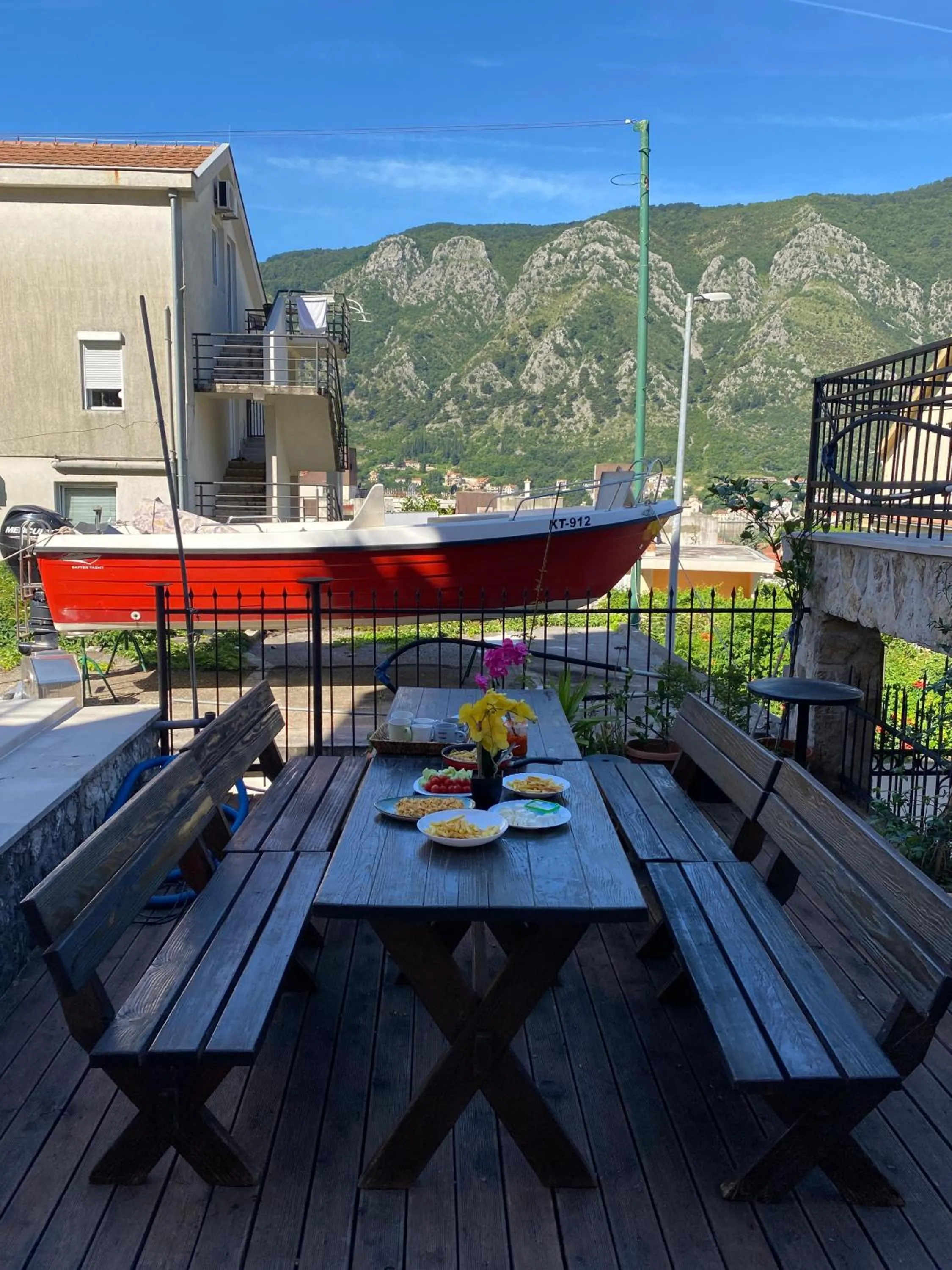 Deluxe Double Room with Balcony and Sea View in Themis Apartment