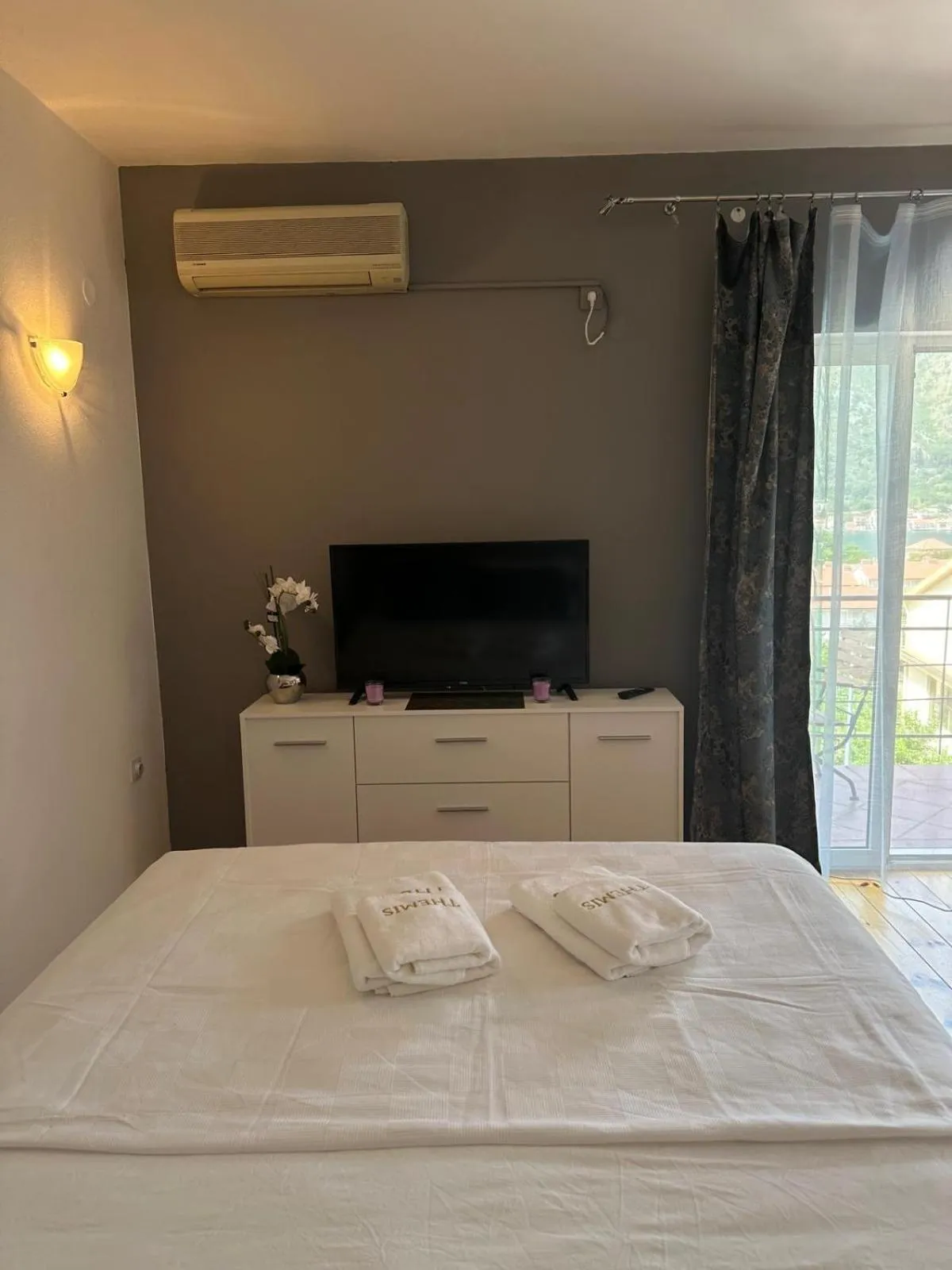 Deluxe Triple Room in Themis Apartment