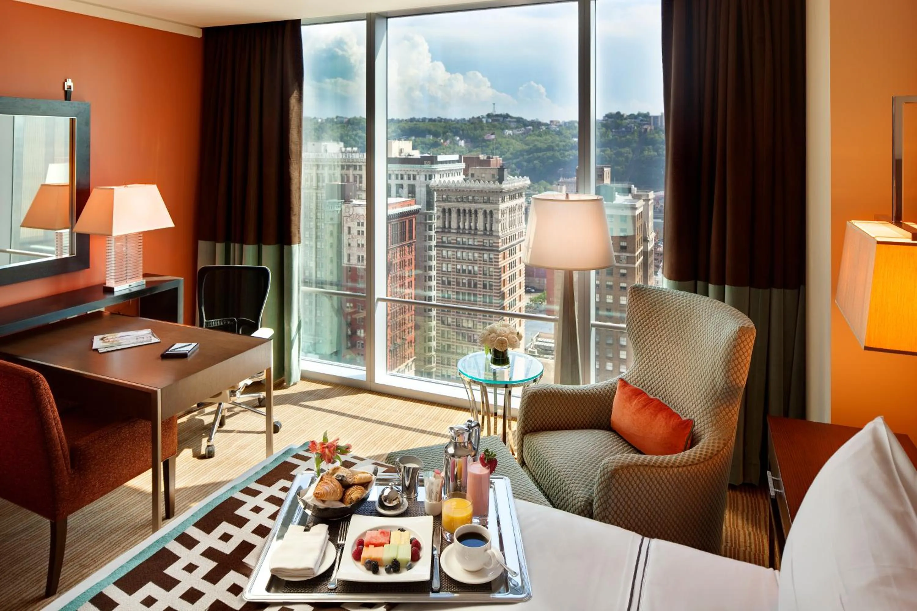 Fairmont King Room with Tub and City View - Mobility/Hearing Accessible in Fairmont Pittsburgh