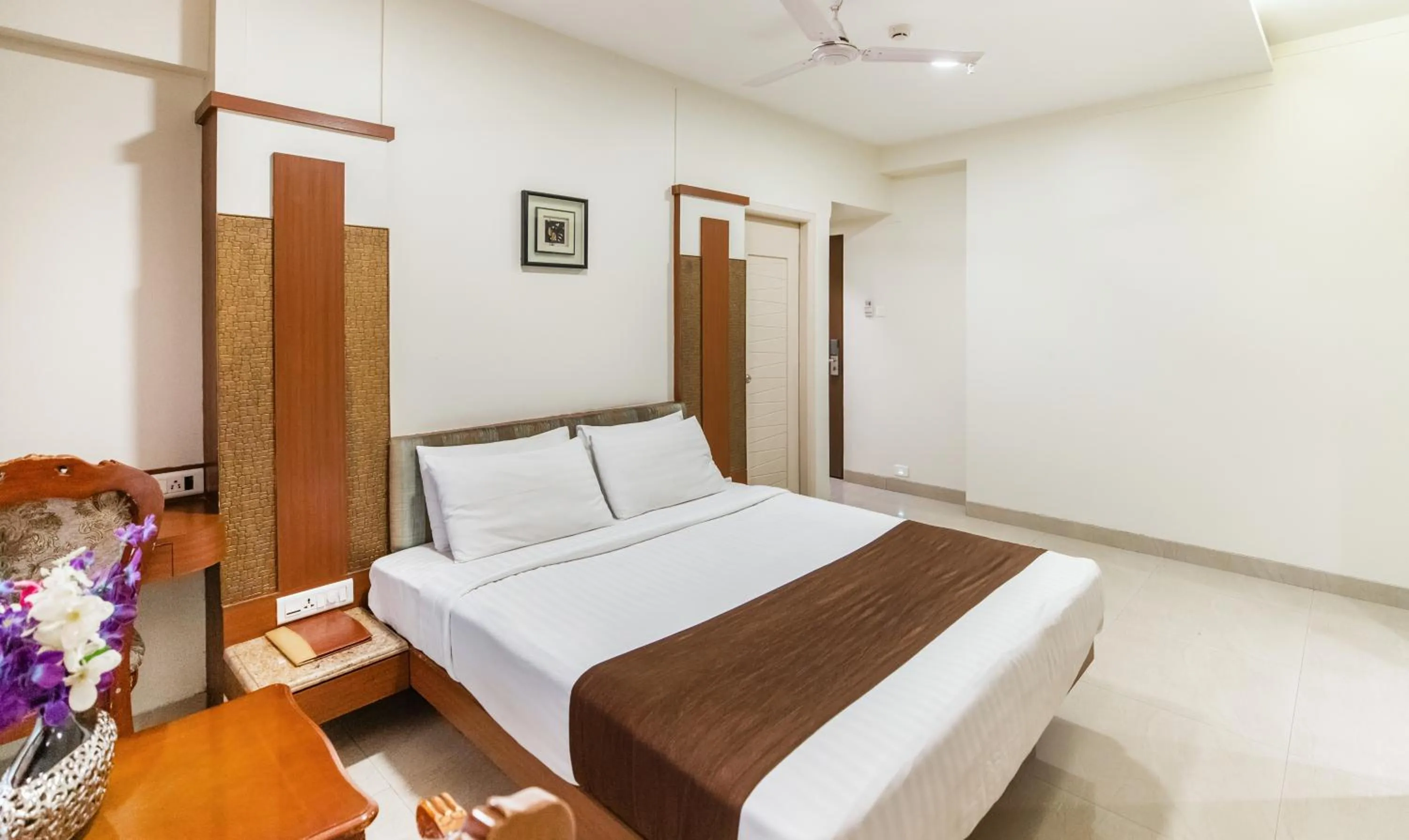 Deluxe Double Room in Hotel Seven Heaven