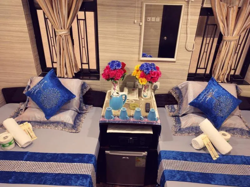 Standard Single Room in Paris Guest House DHILLON HOTEL HK LTD 24 HOUR RECEPTION BLOCK D E 10F