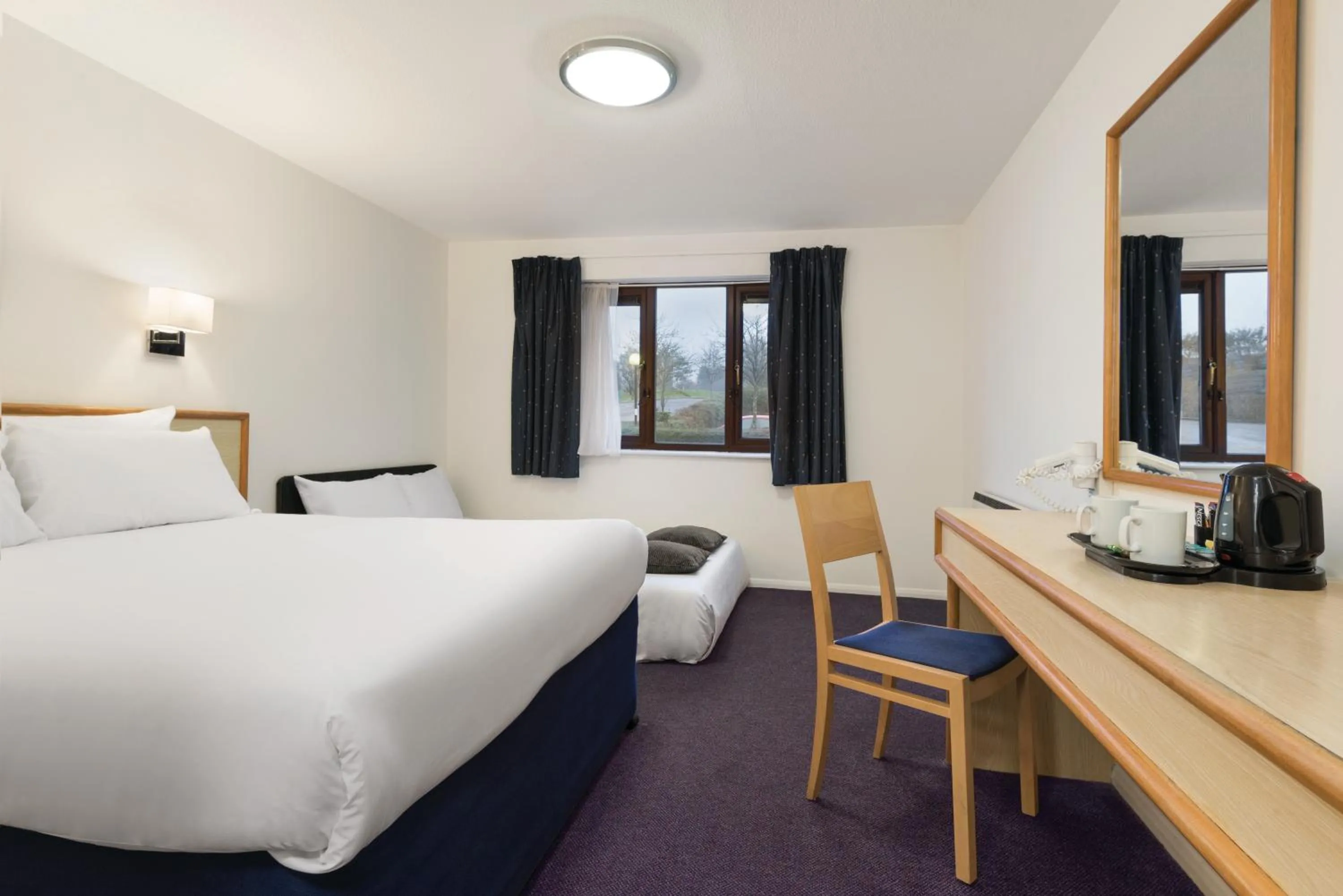 Family Room (2 Adults + 2 Children) in Days Inn Bridgend Cardiff