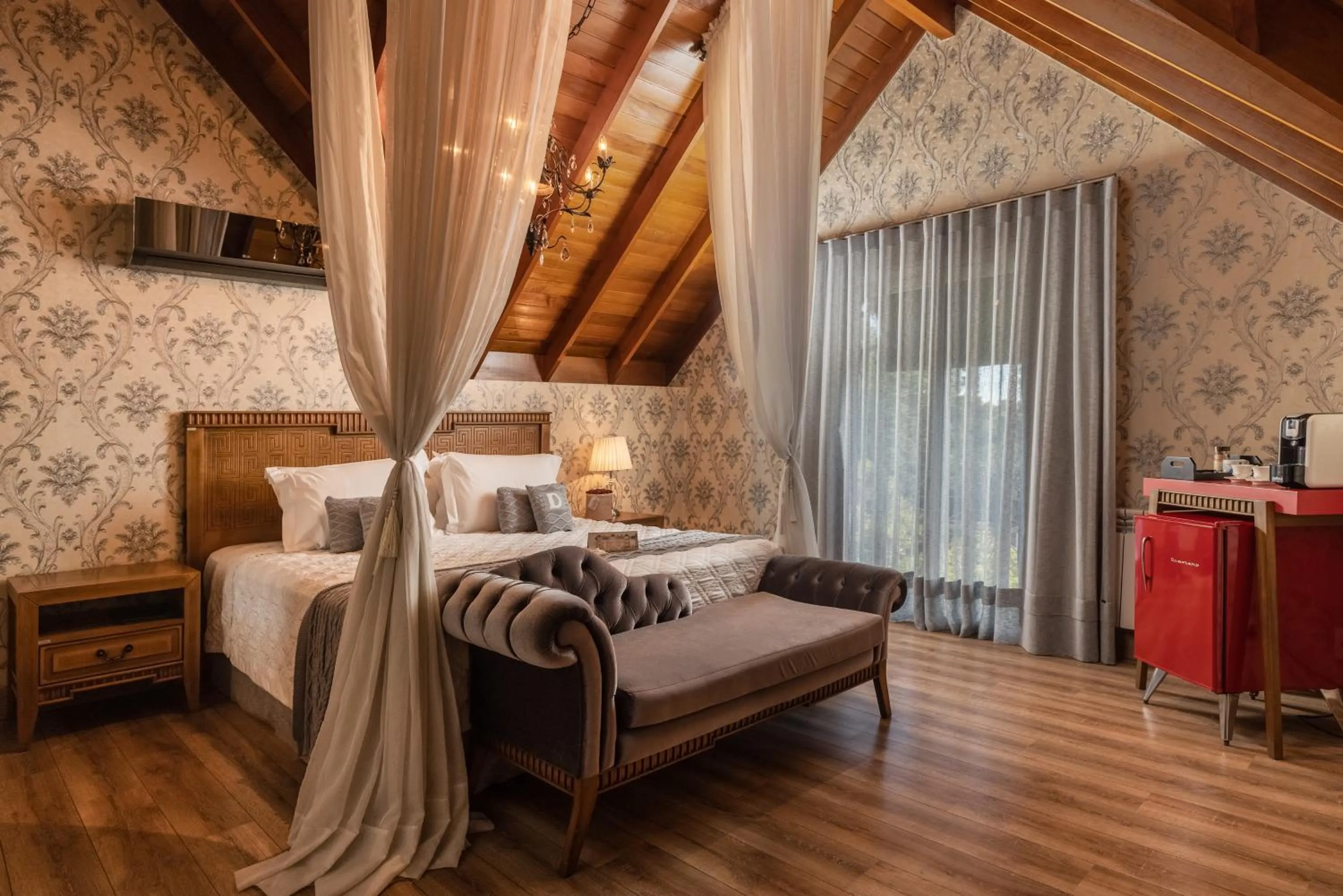 King Suite with Spa Bath in Hotel Valle Dincanto