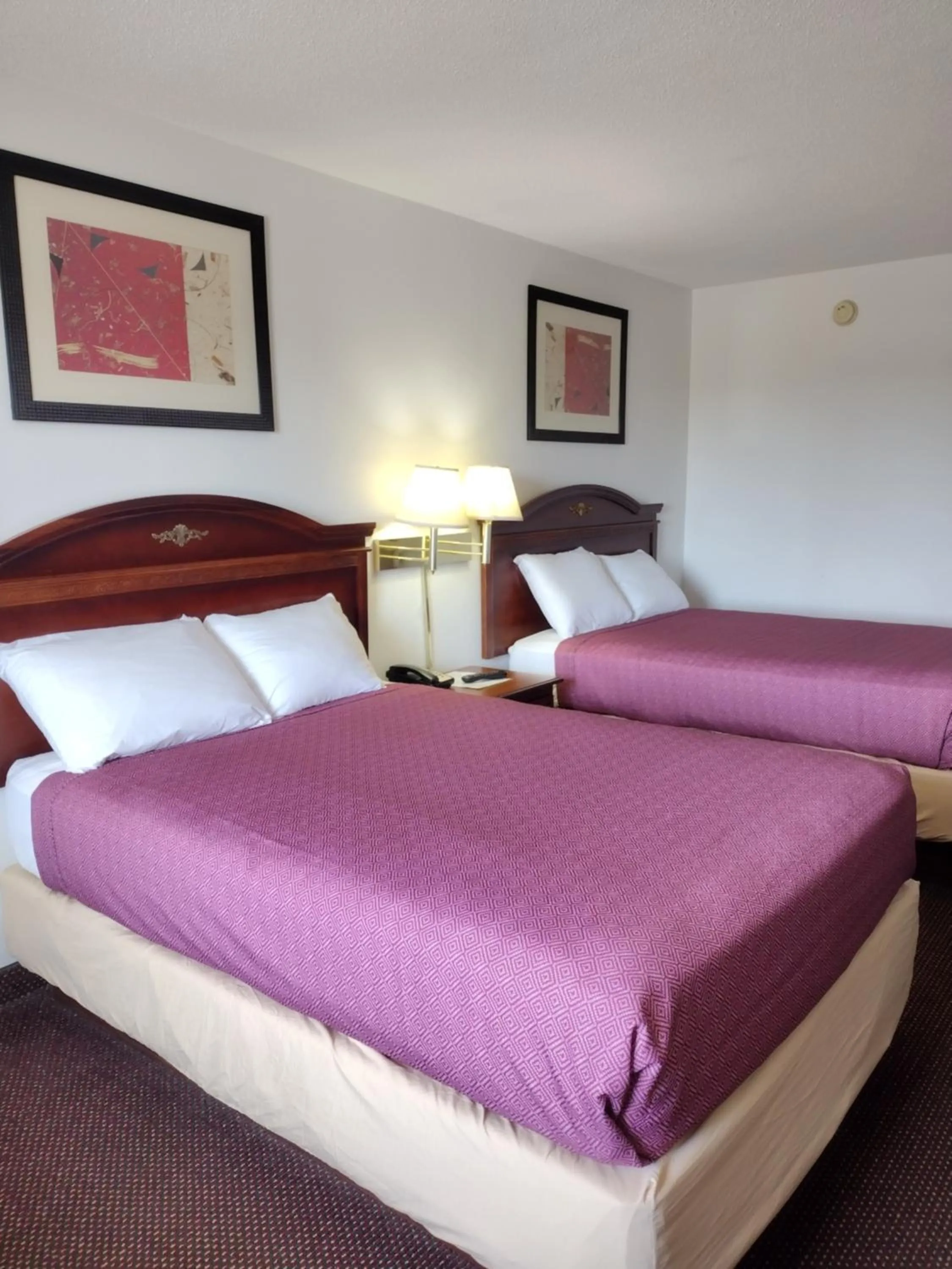 Classic Quadruple Room in Hoosier Inn- Portland