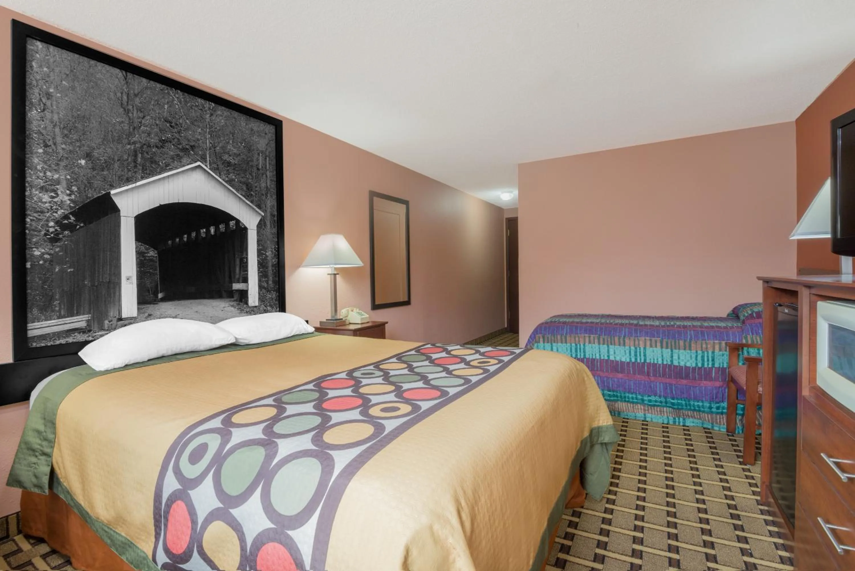 Queen Room - Disability Access/Non-Smoking in Super 8 by Wyndham Shelbyville