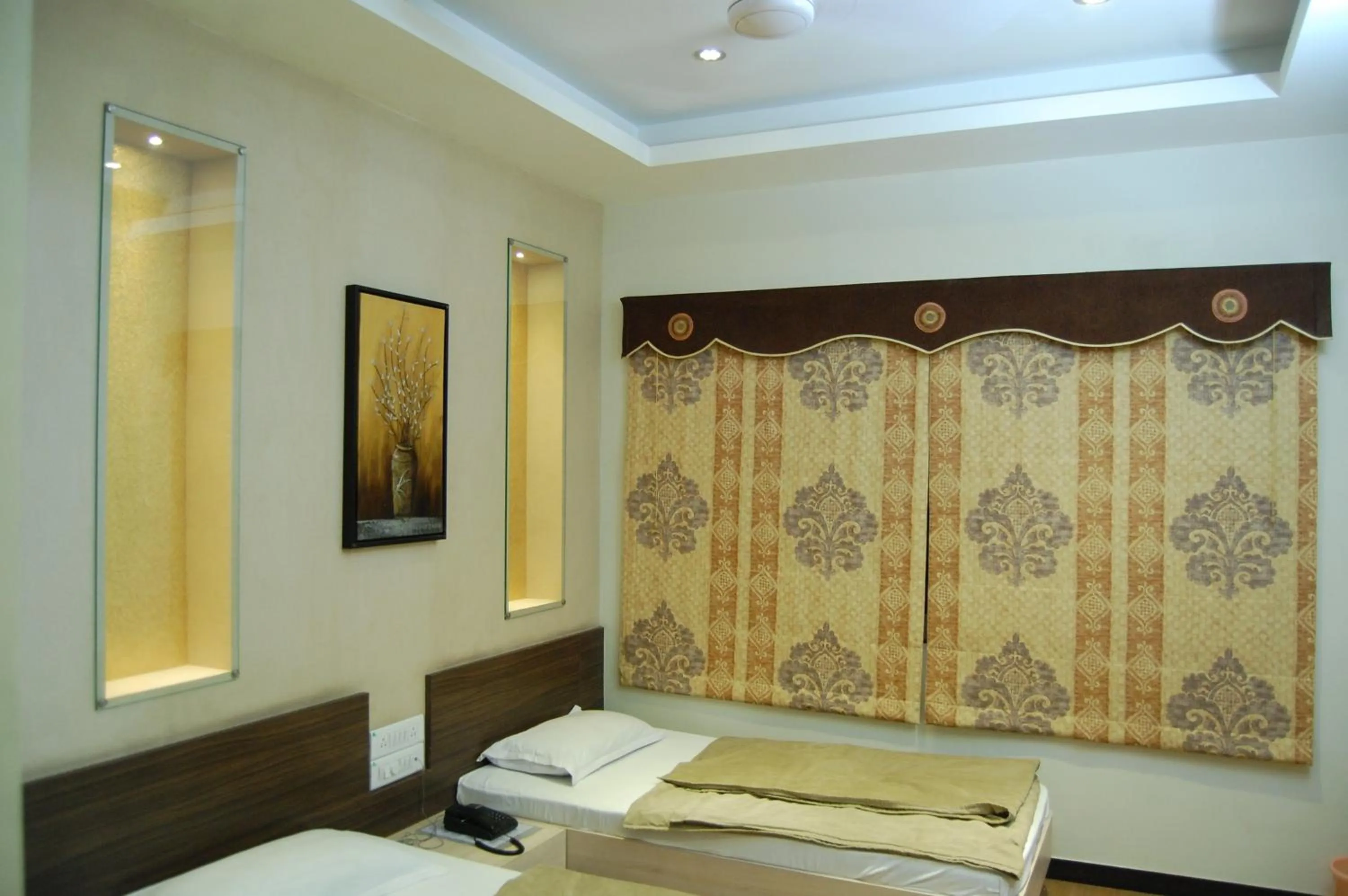 Deluxe Double or Twin Room with Fan - single occupancy in Hotel Purva