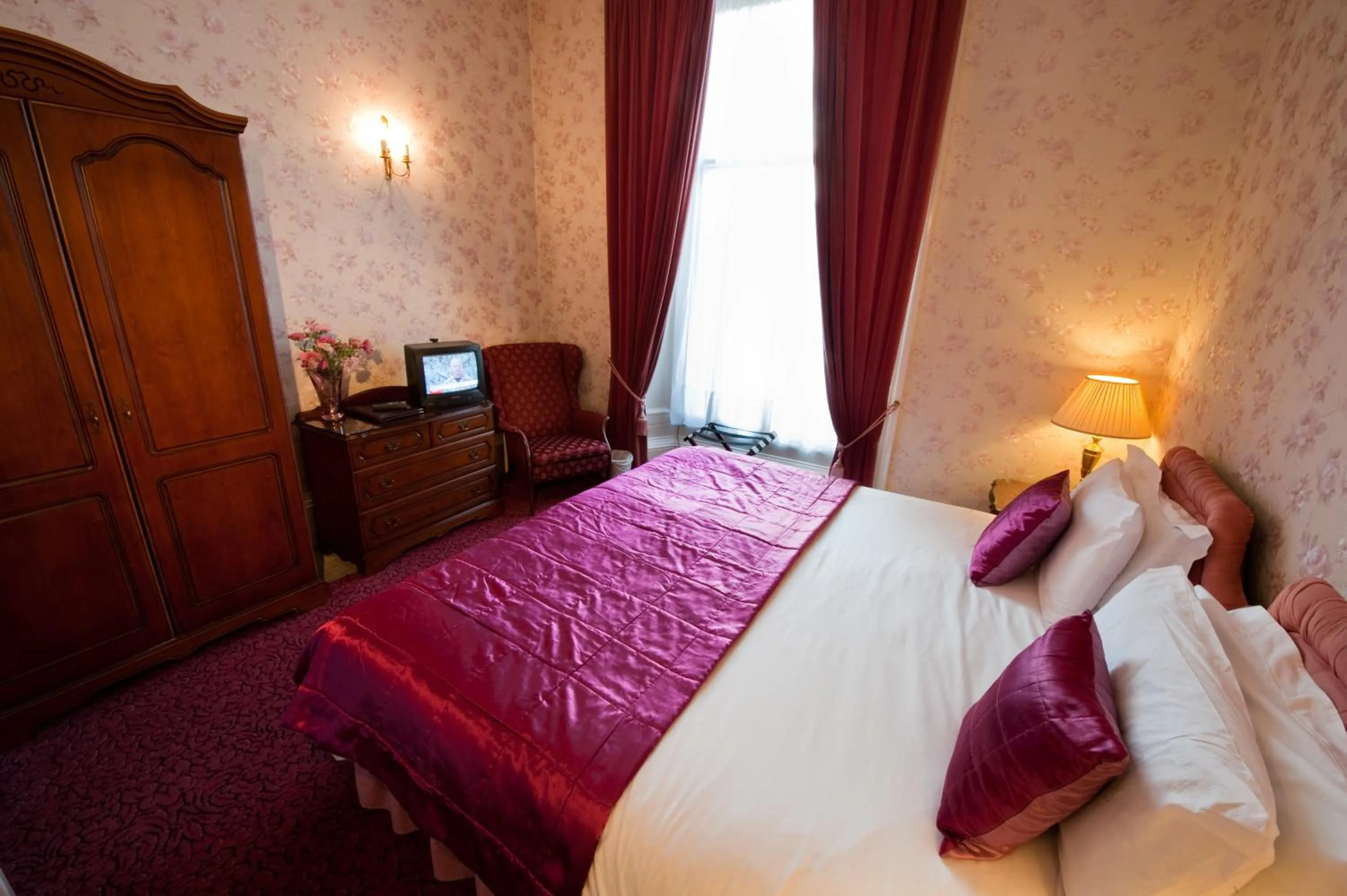 Standard Single, Shared Bath in The Ben Doran Guest House