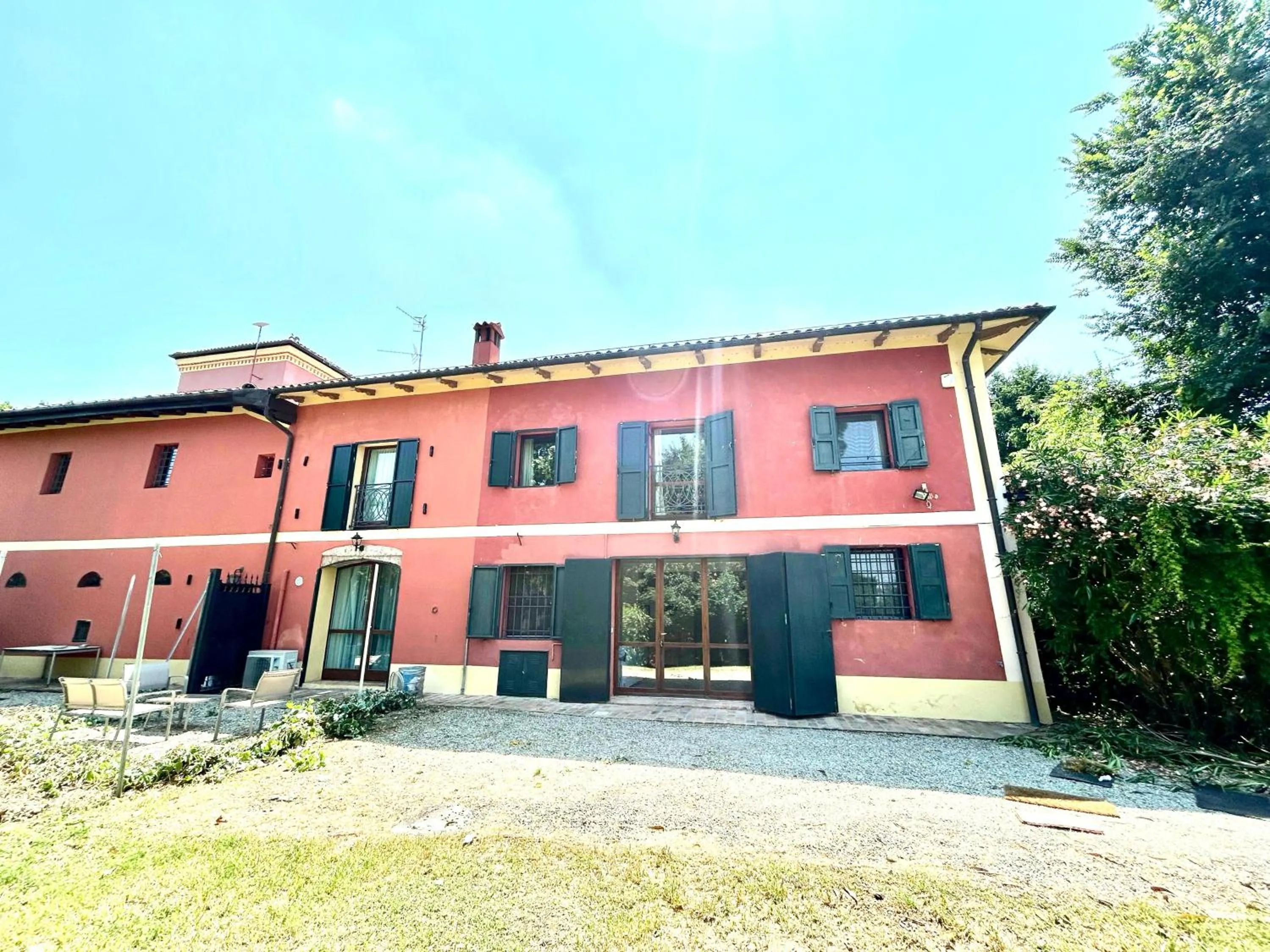 Three-Bedroom Deluxe Apartment in BolognaRoomscom - Ca' Palazzo