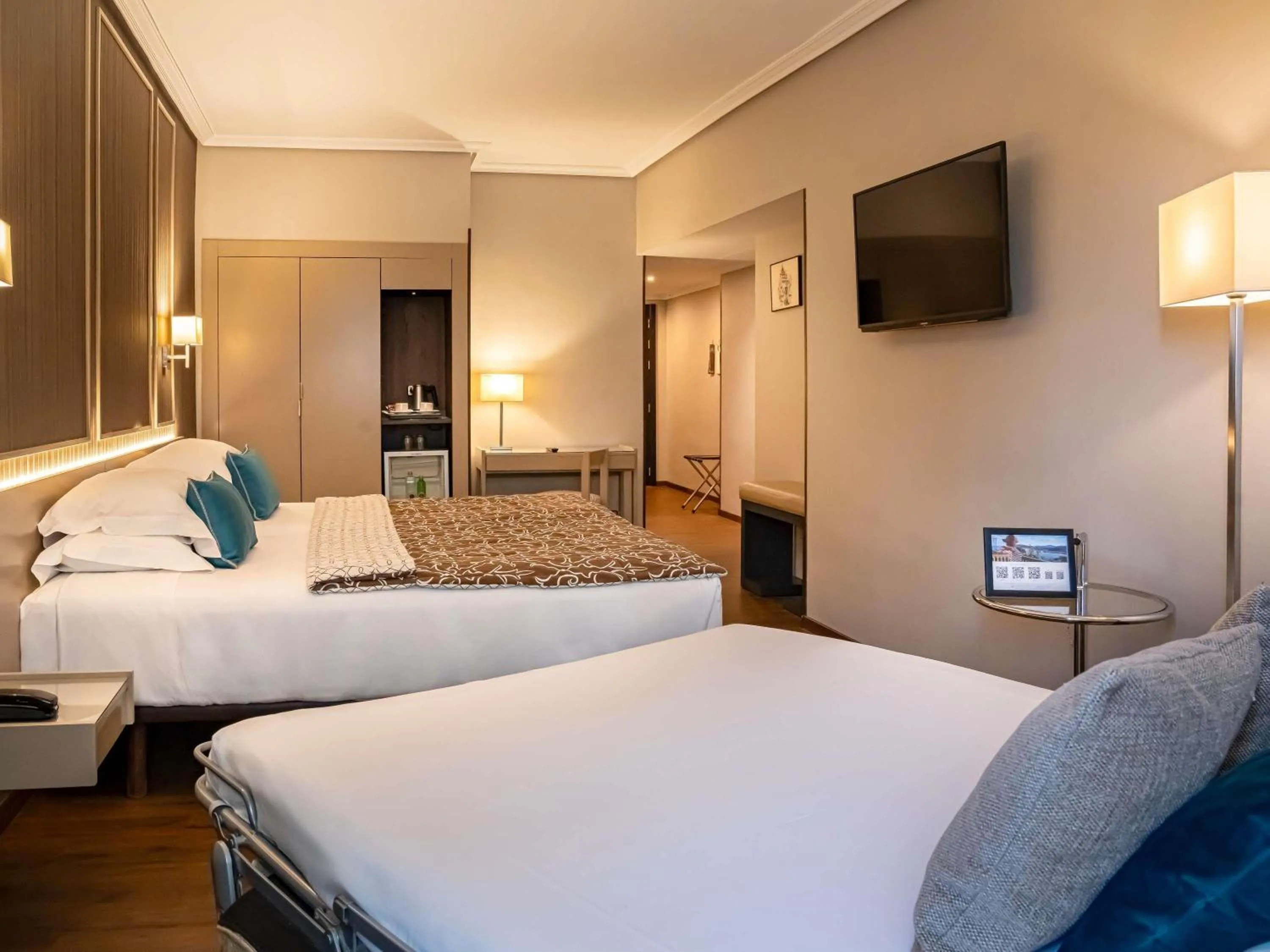 Standard Twin Room with Sofa and mountain view in Mercure Monte Igueldo