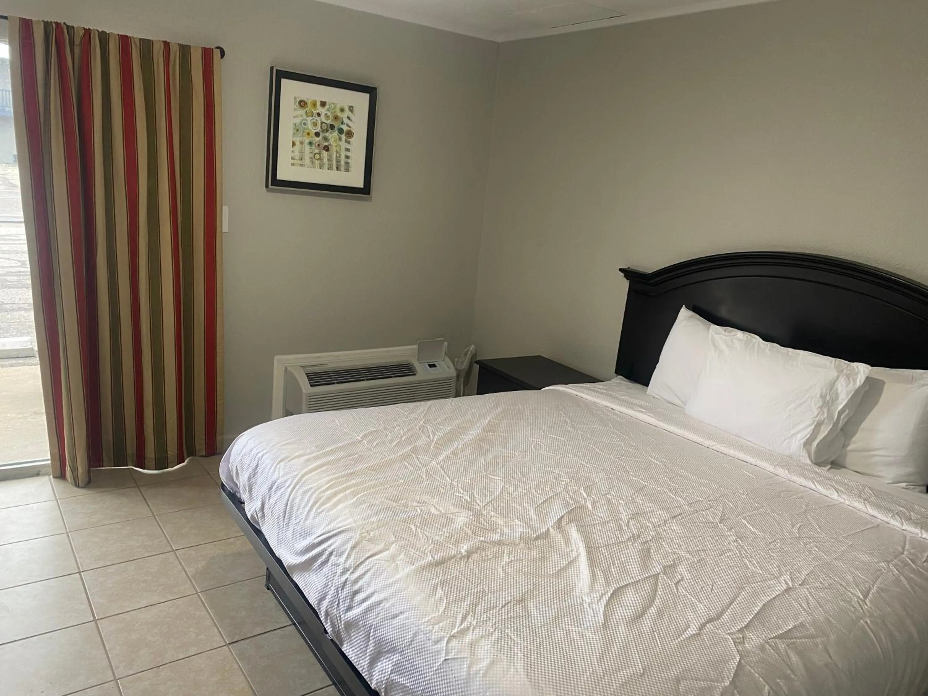 Standard King Room - Smoking in PASCAGOULA EXTENDED STAY