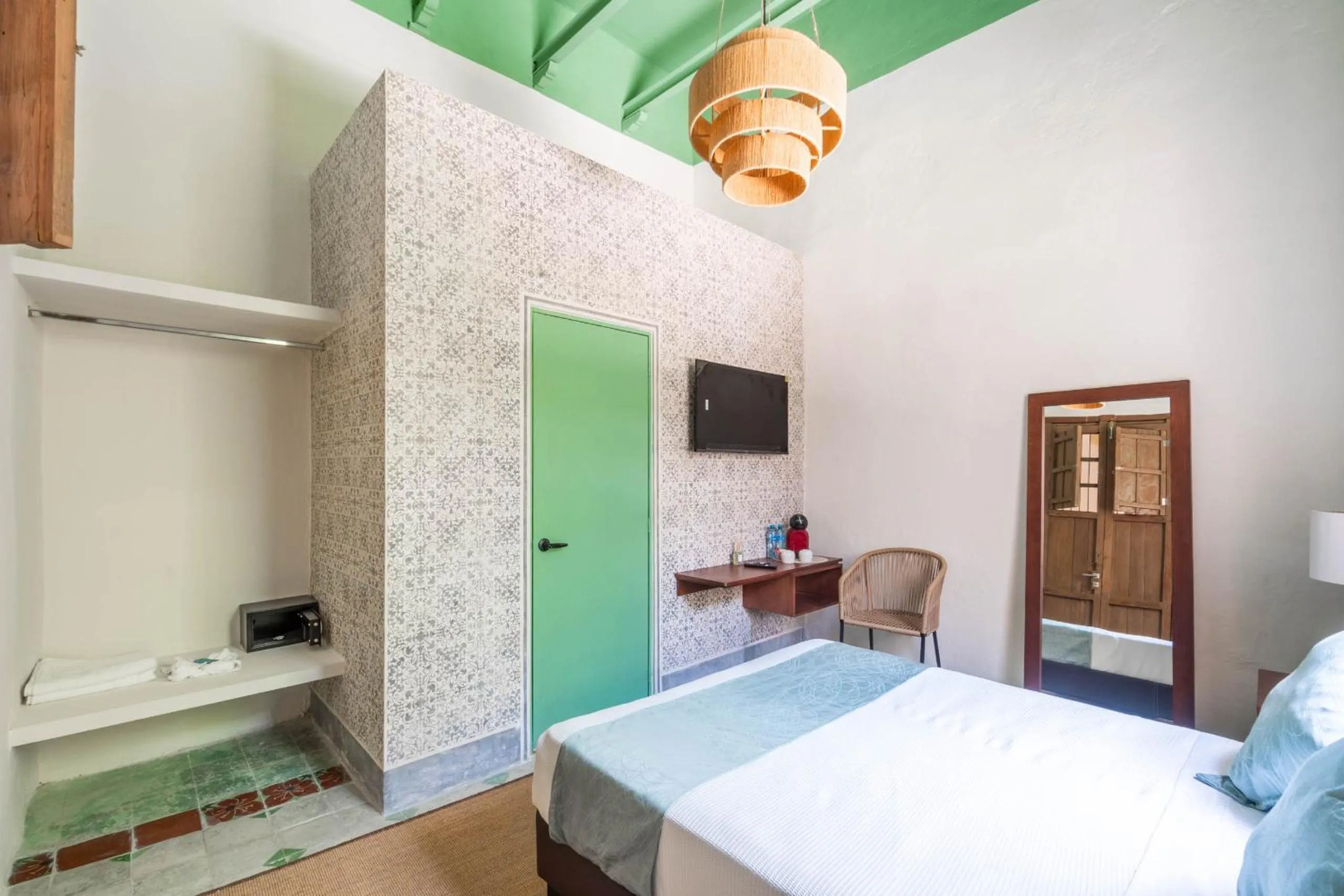 Queen Suite - single occupancy in Hotel Boutique Santa Elena