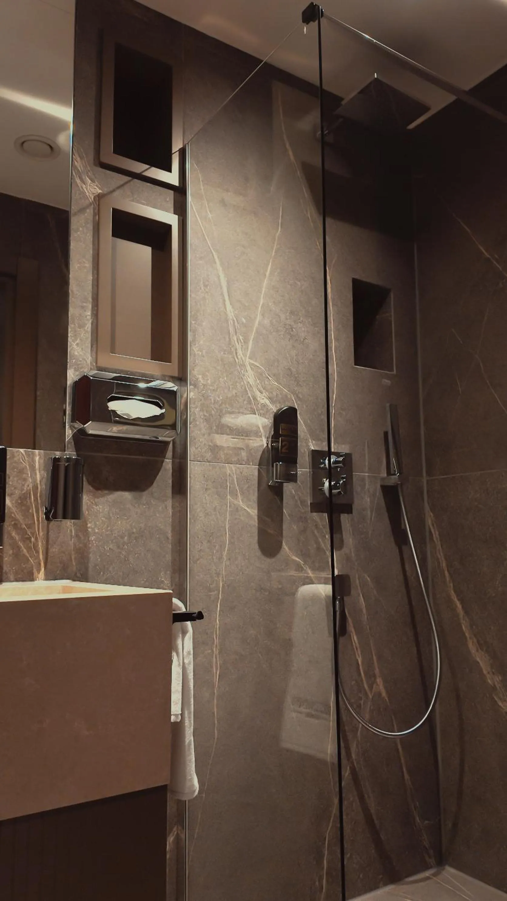 Deluxe Suite in Bellman Hotel