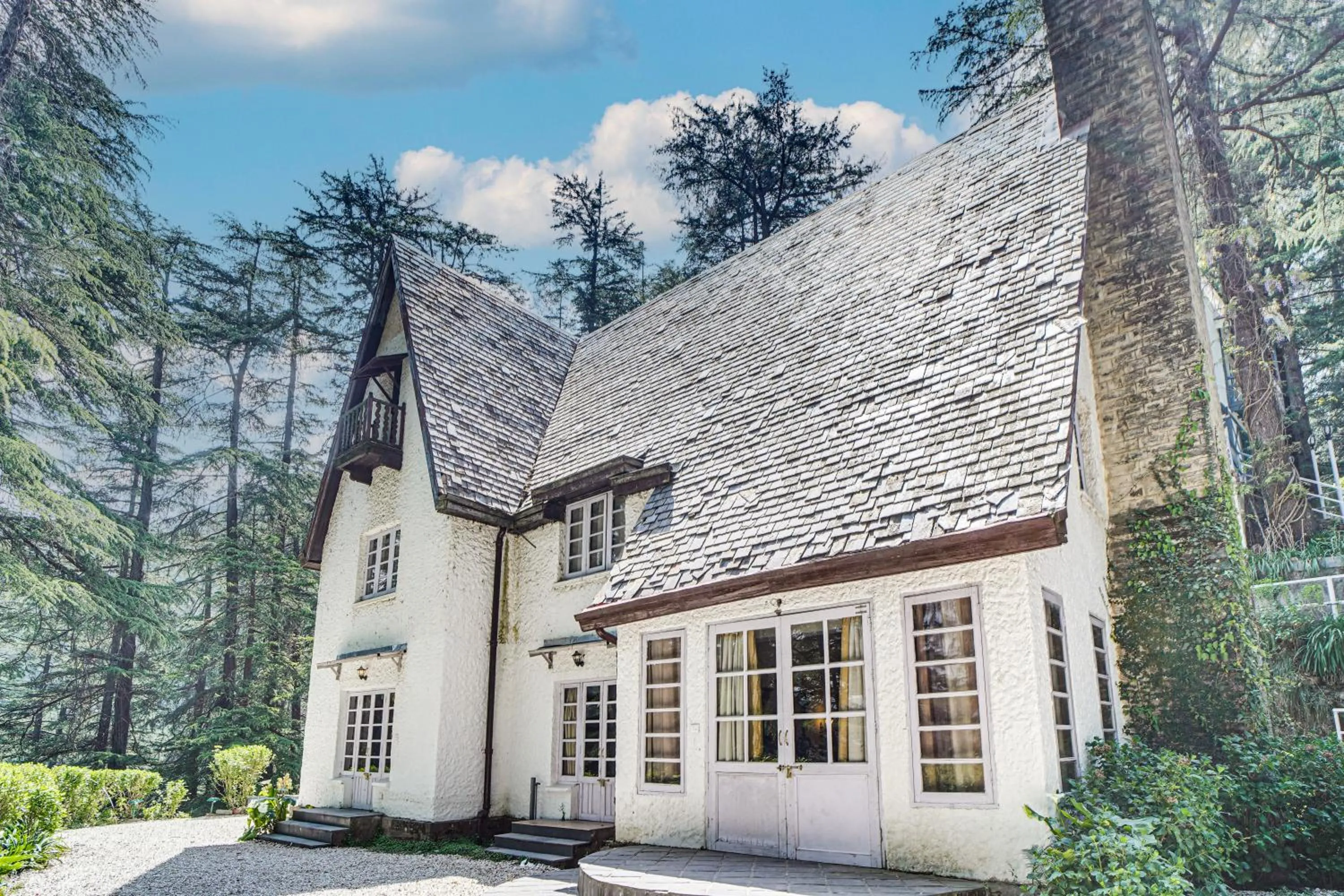 Villa with Garden View in Shimla British Resort