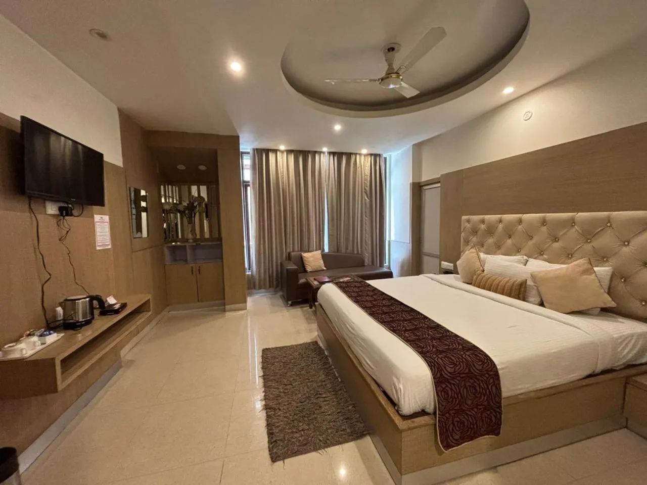 Deluxe Double Room in Hotel Bob's N Barley Luxury Room Best Hotel in McLeod Ganj