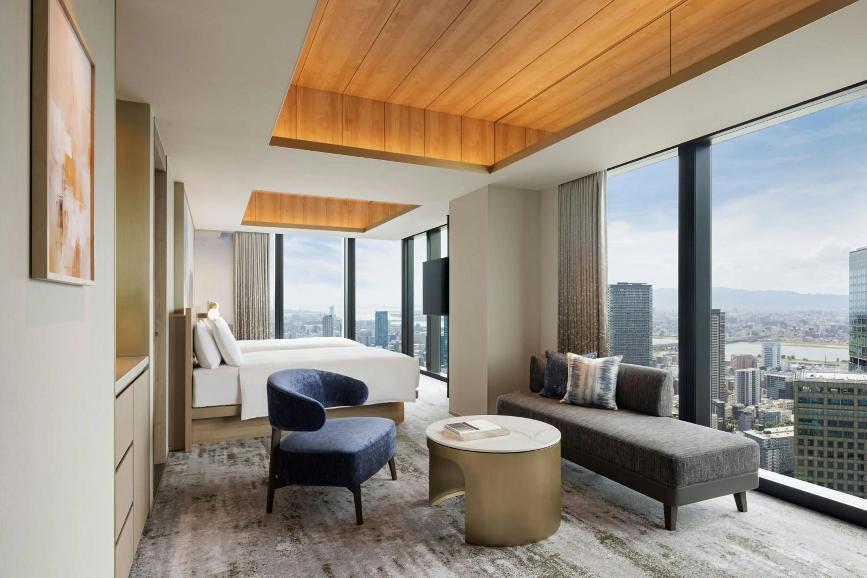 Signature Corner Twin Room with Two Double Beds and City View in THE OSAKA STATION HOTEL, Autograph Collection