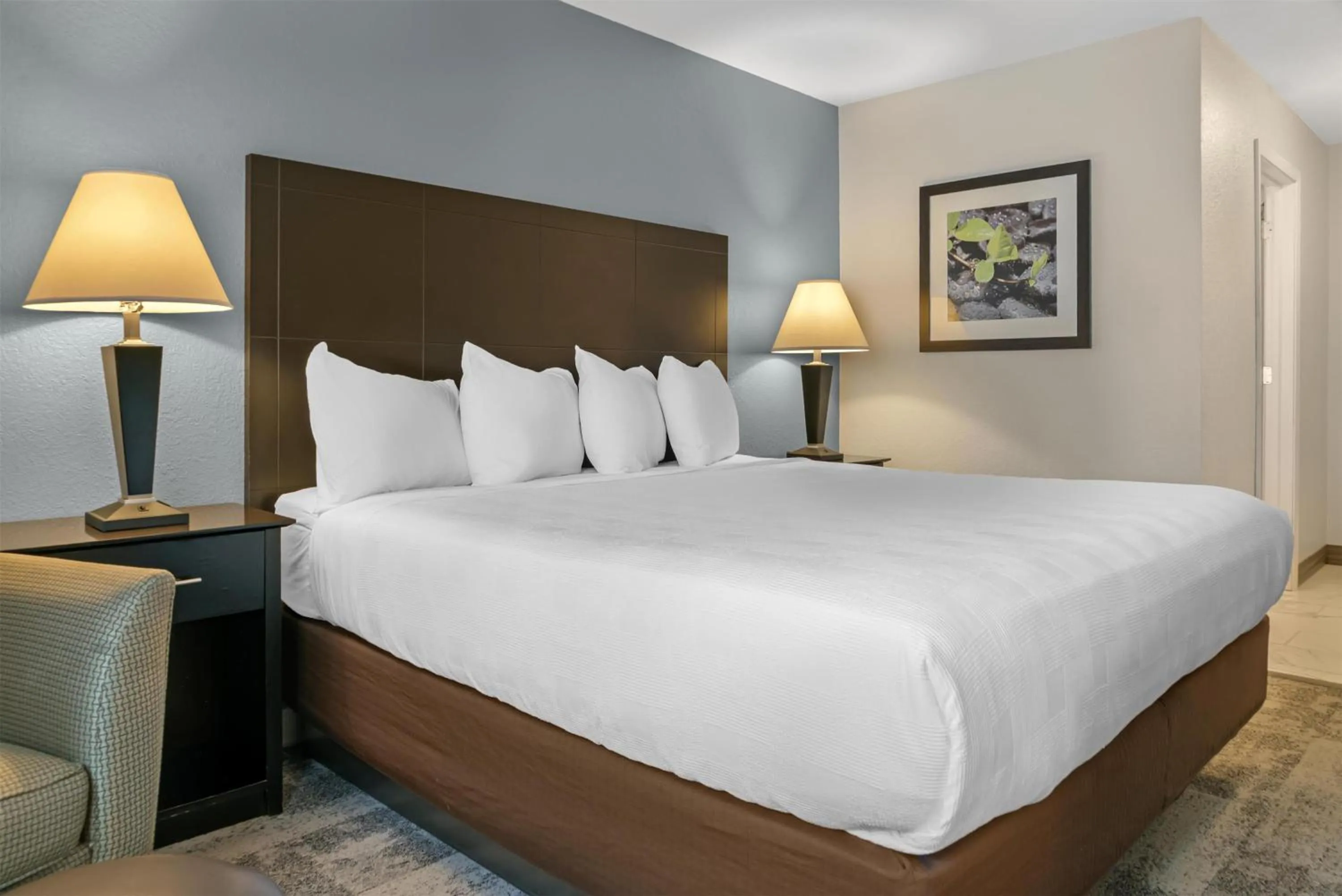 King Room in Best Western Lakewinds