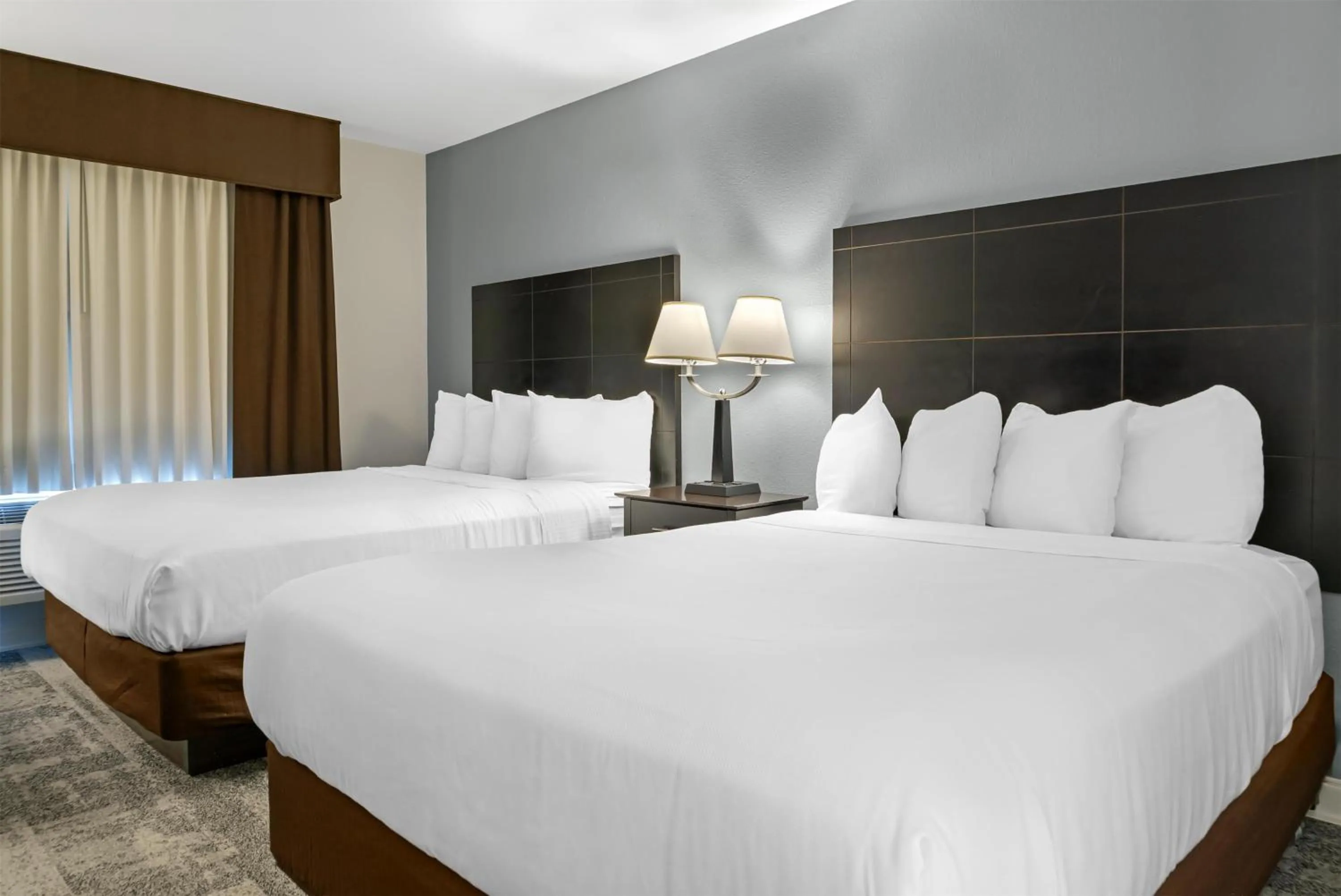 Two-Bedroom Apartment in Best Western Lakewinds