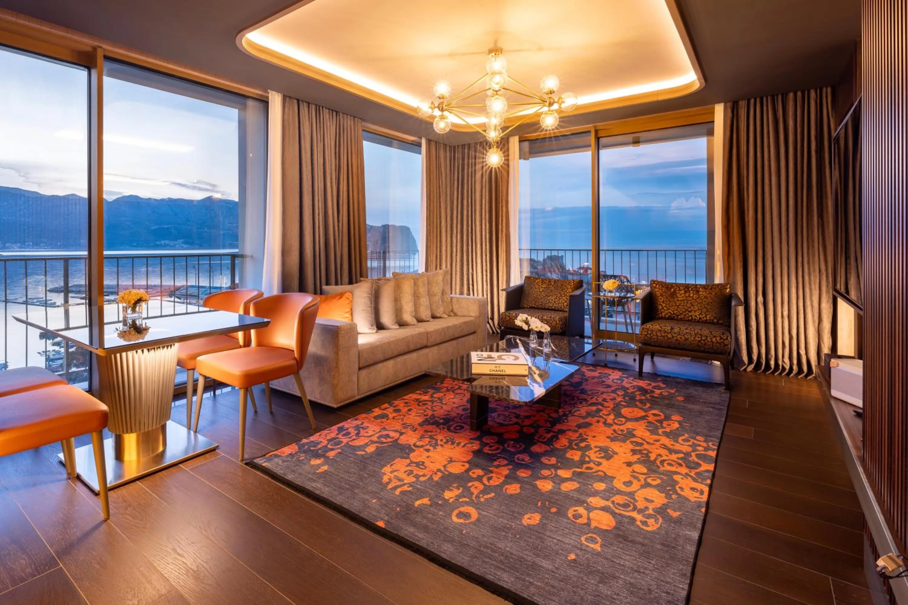 Executive Suite Old Town Marina in Merit Starlit Hotel & Residences