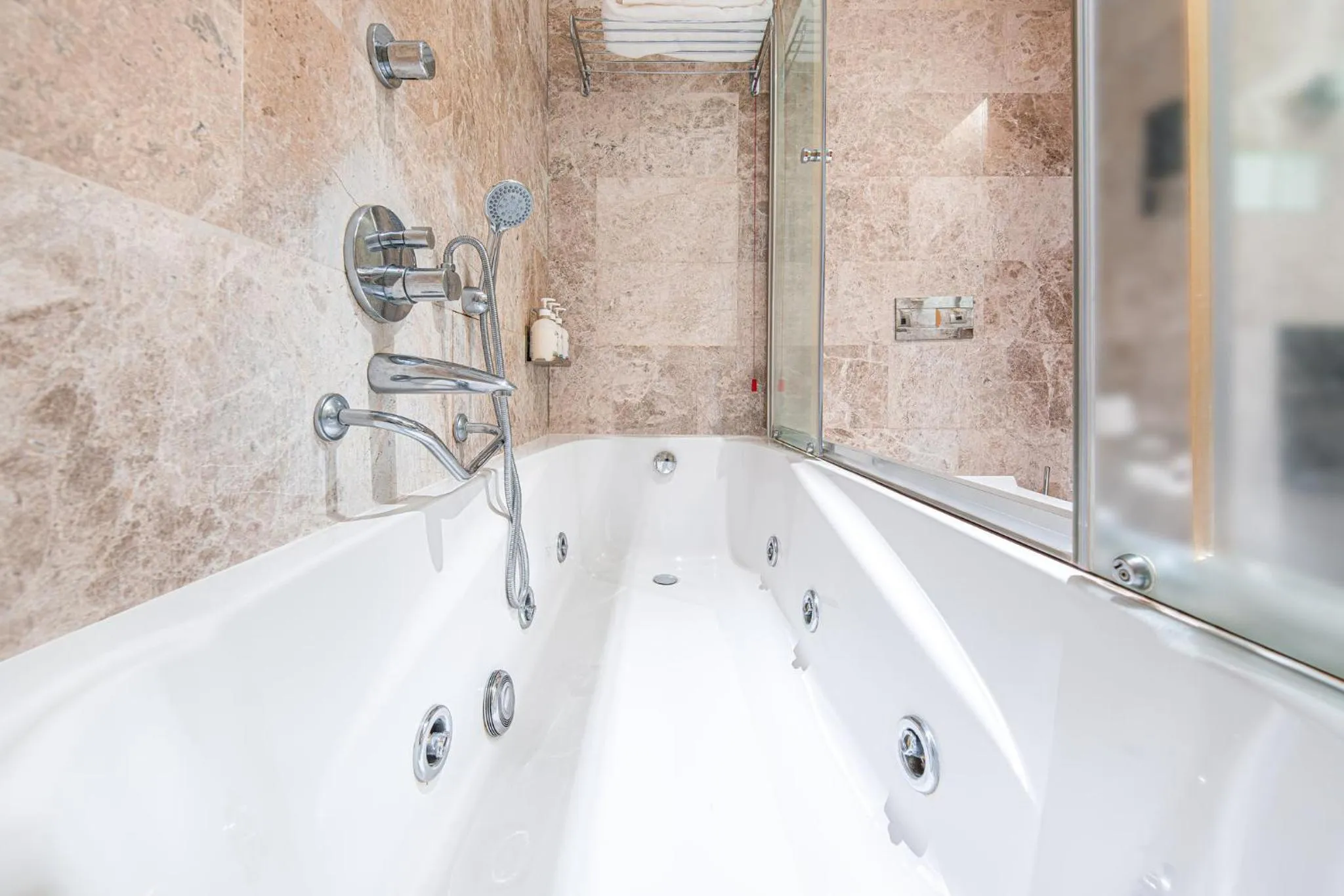 Premium King Room with Jetted Tub in Holiday Inn Ankara - Cukurambar by IHG