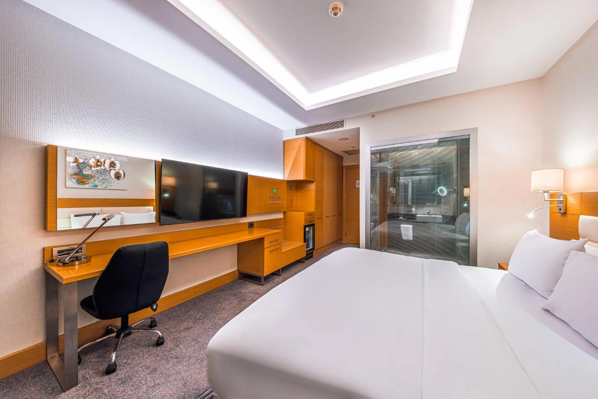Standard King Room - Smoking in Holiday Inn Ankara - Cukurambar by IHG