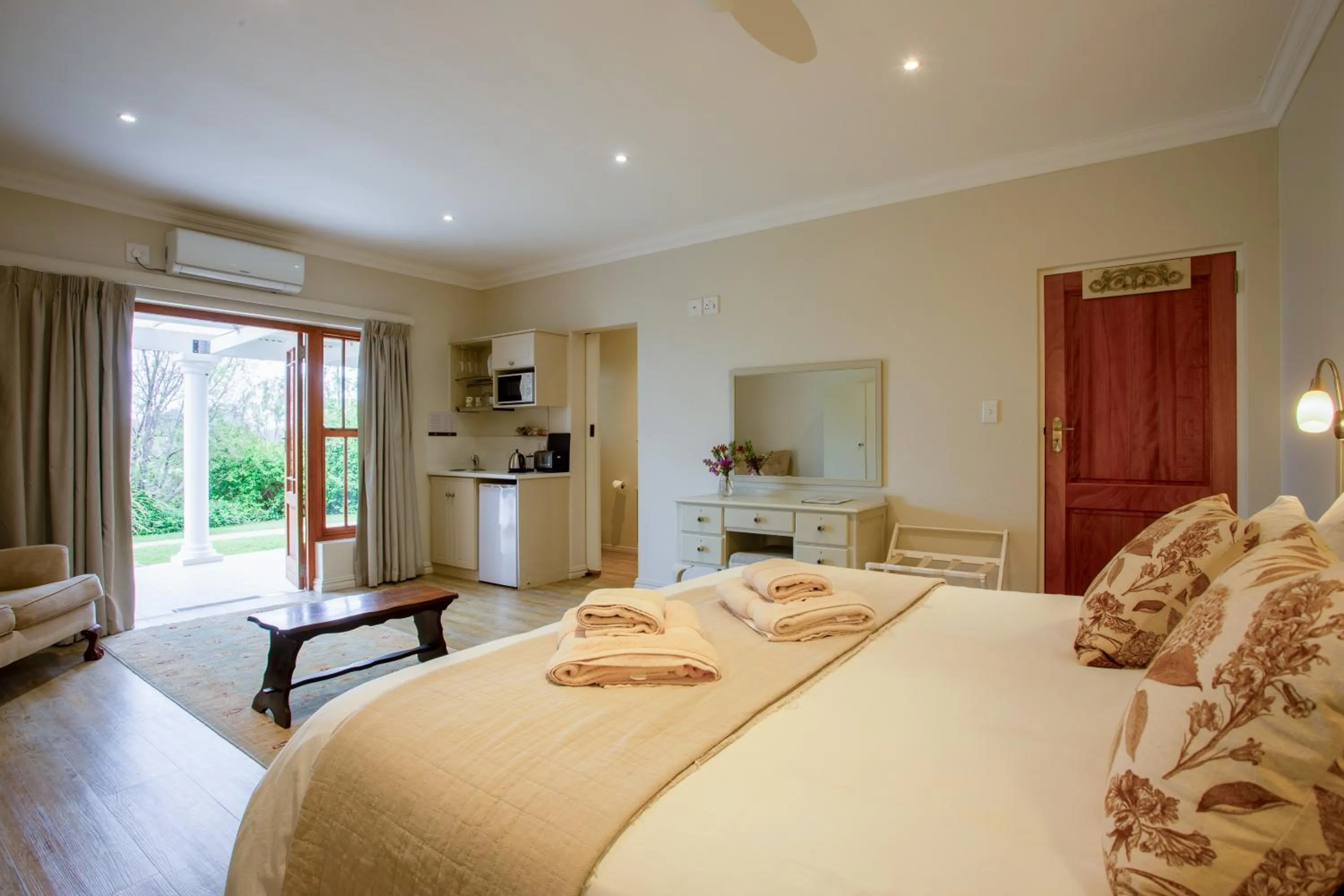 Suite in Raptor Rise Farm