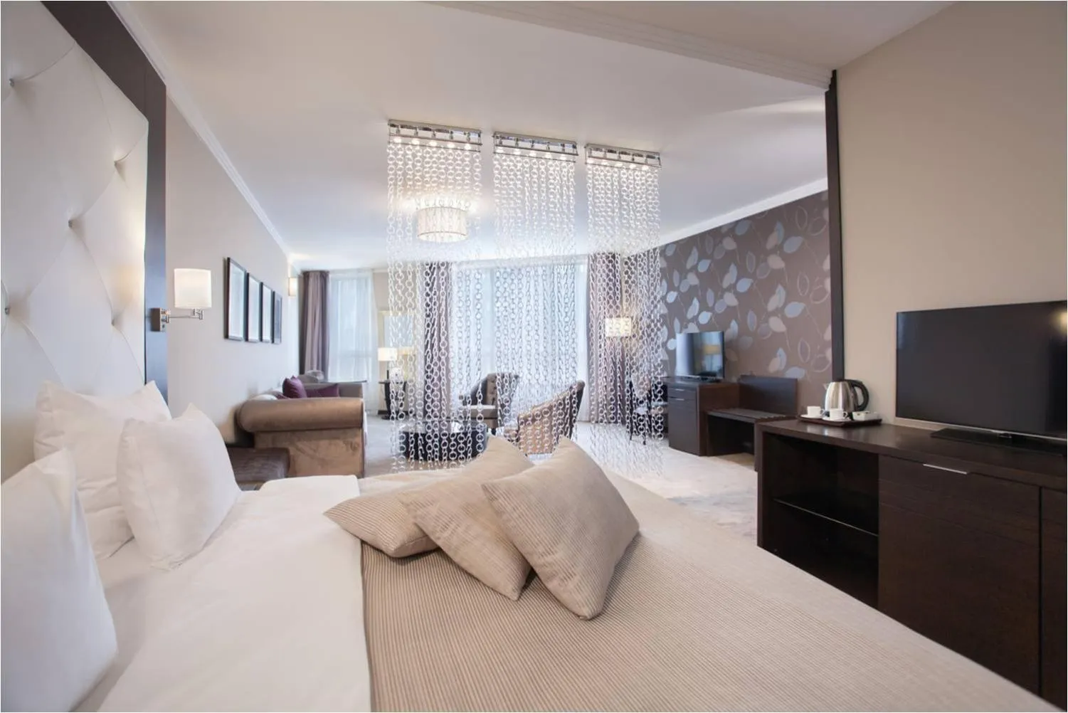 Junior Suite with free parking included in Hotel Constantine the Great