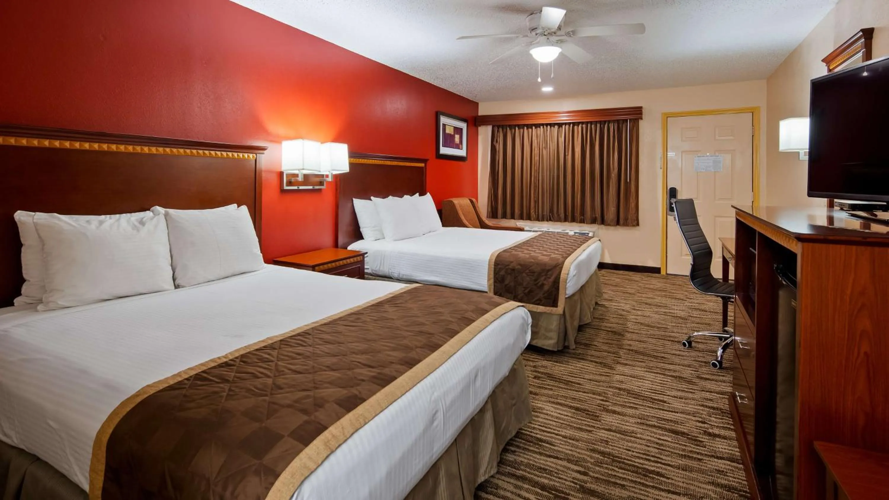Queen Room with Two Queen Beds - Non-Smoking in Best Western Executive Inn