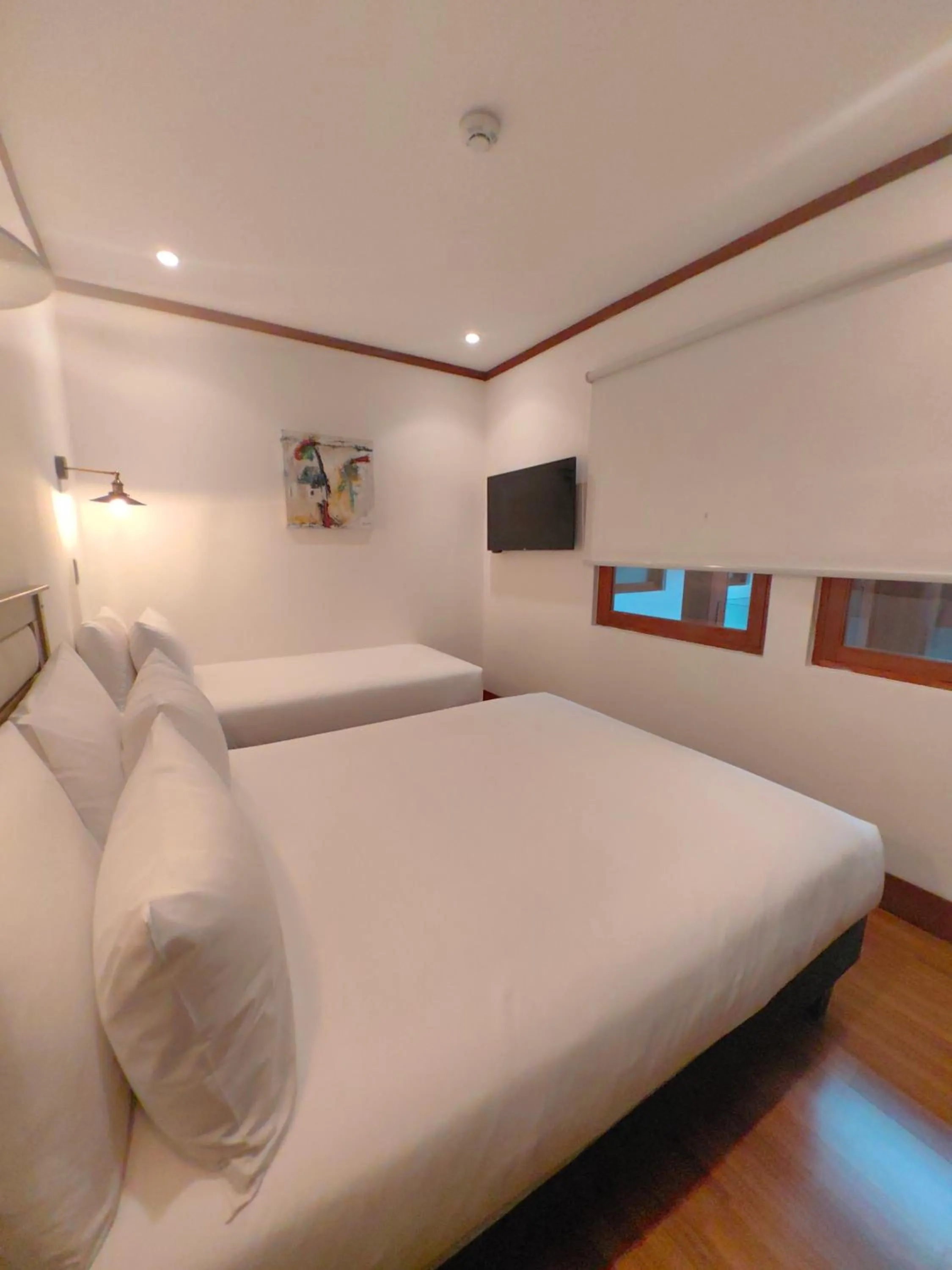 Standard Triple Room in Concha y Toro 33 Hotel Boutique by Nobile