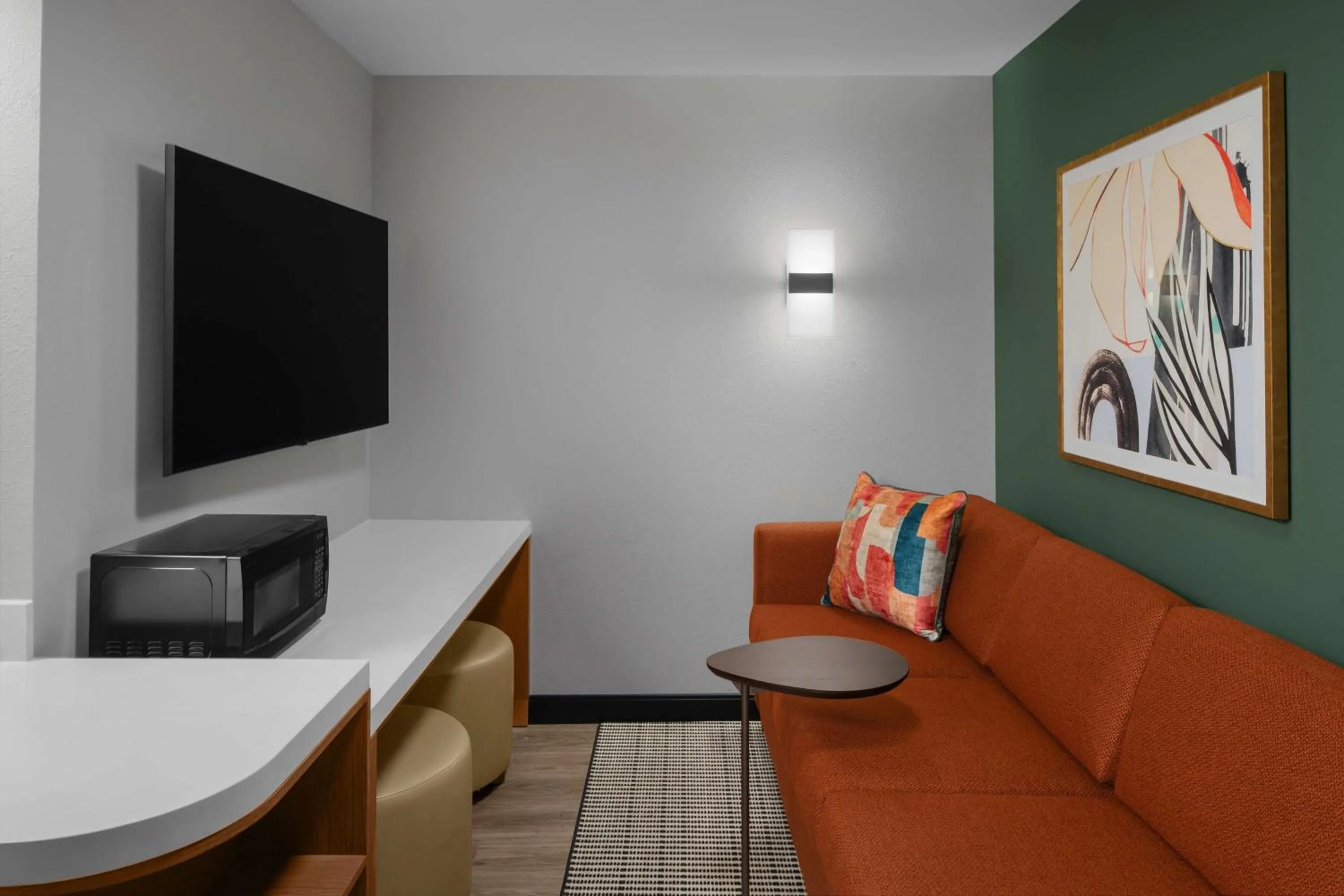 One-Bedroom Queen Suite with Bath Tub - Mobility Accessible in Embassy Suites By Hilton Madison Downtown