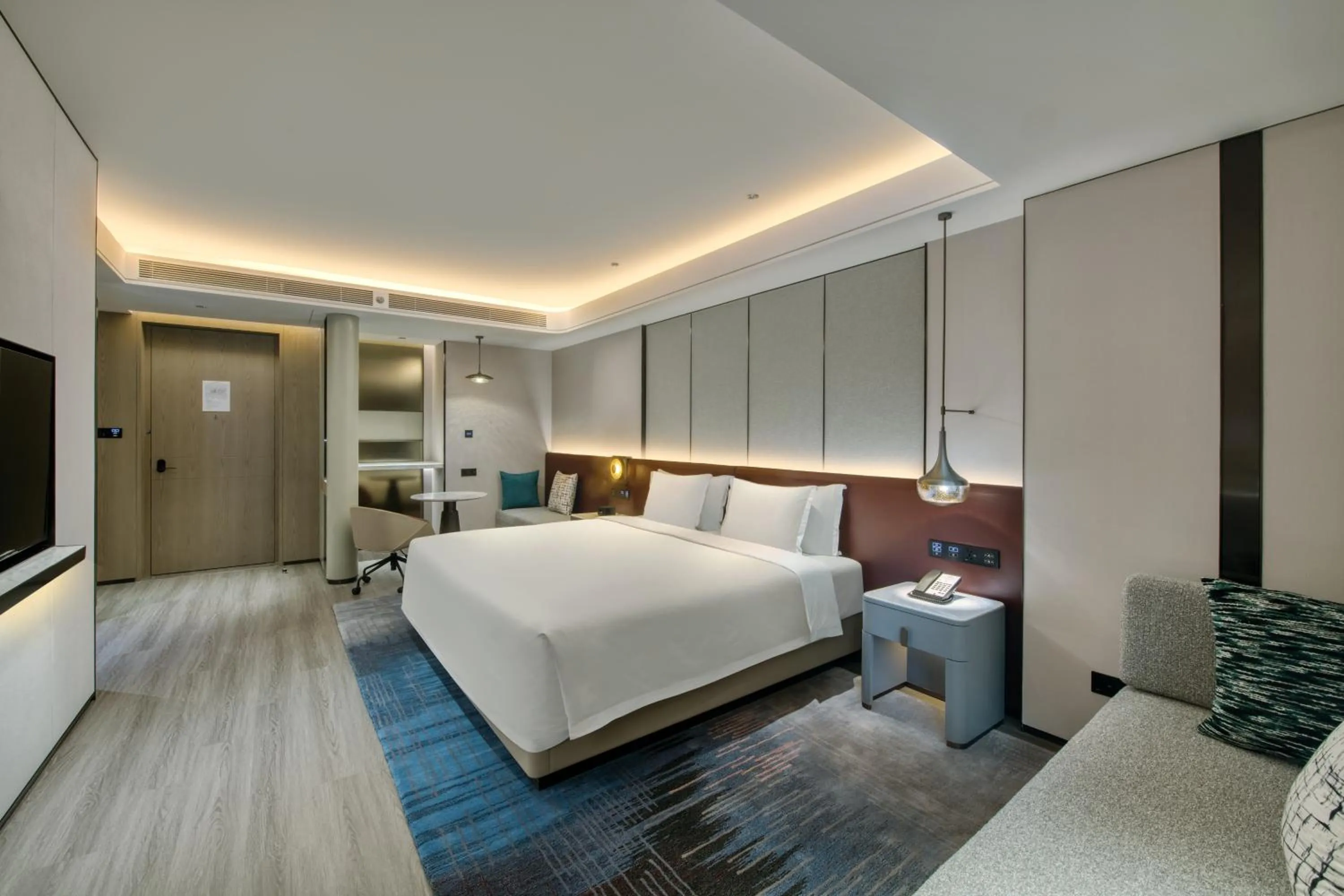Premium King Room in Crowne Plaza Xi'an Weiyang by IHG