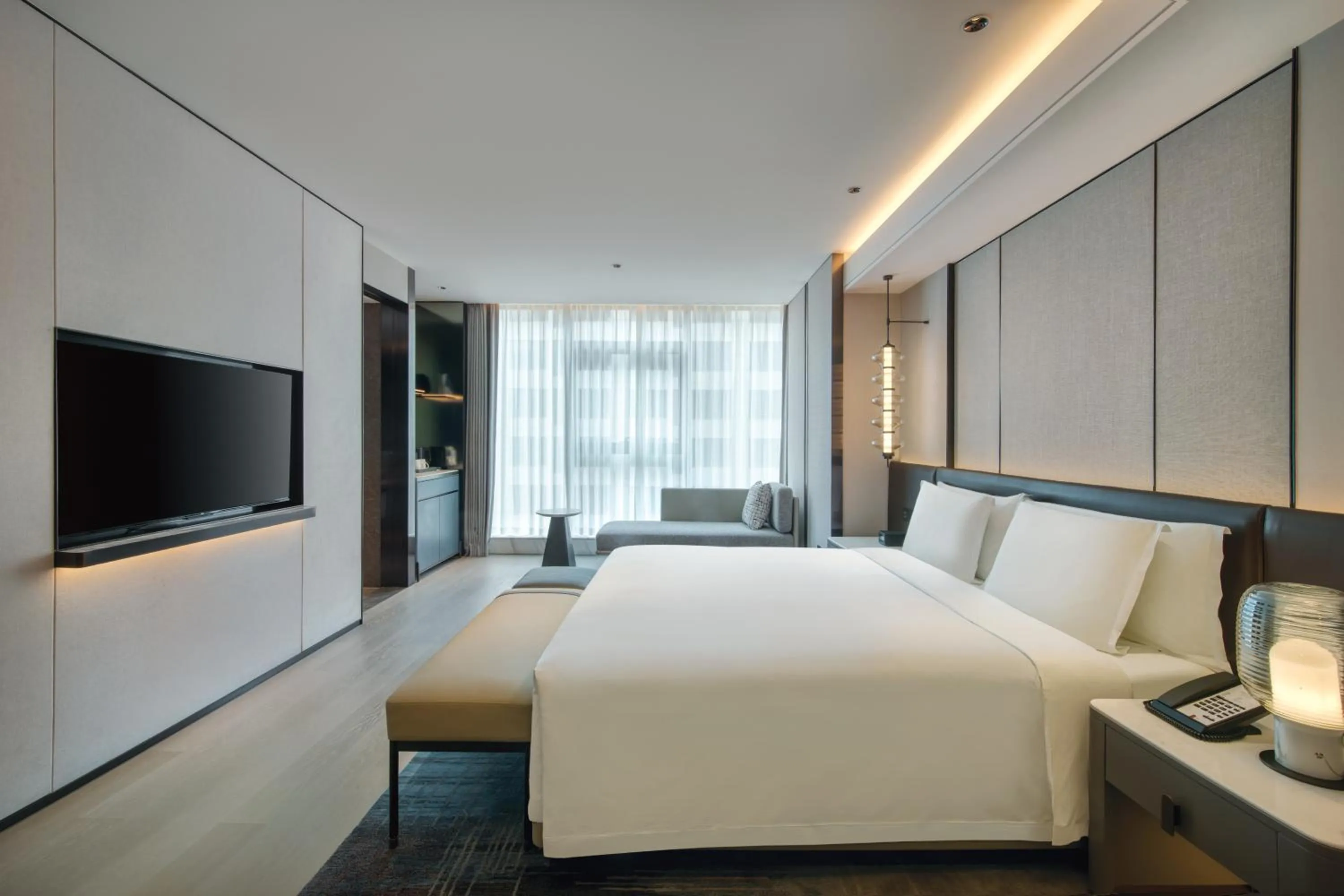 1 King Premium Bathtub Lounge Access in Crowne Plaza Xi'an Weiyang by IHG