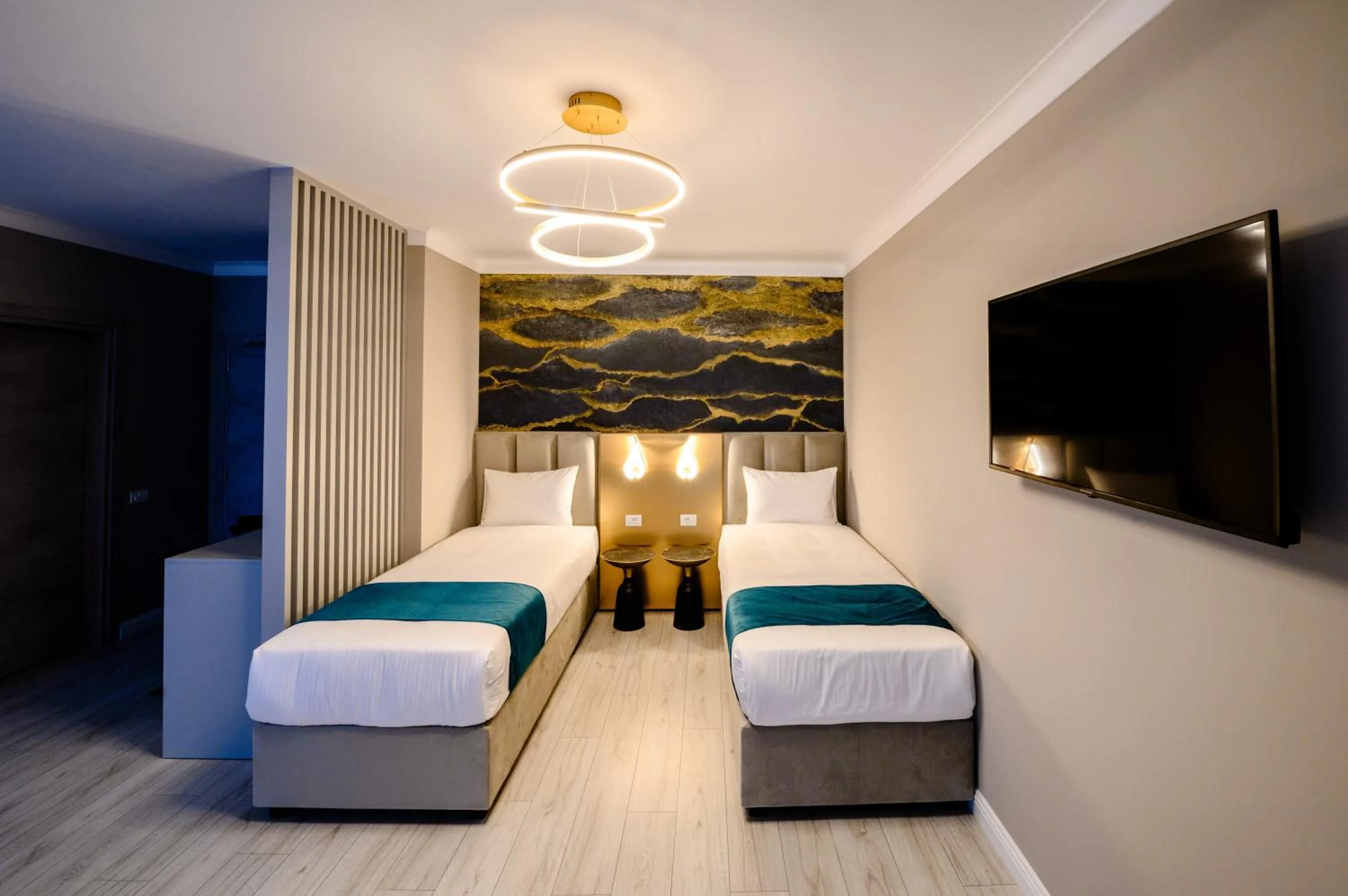 Deluxe Twin Room in Elitte Inn & Suites