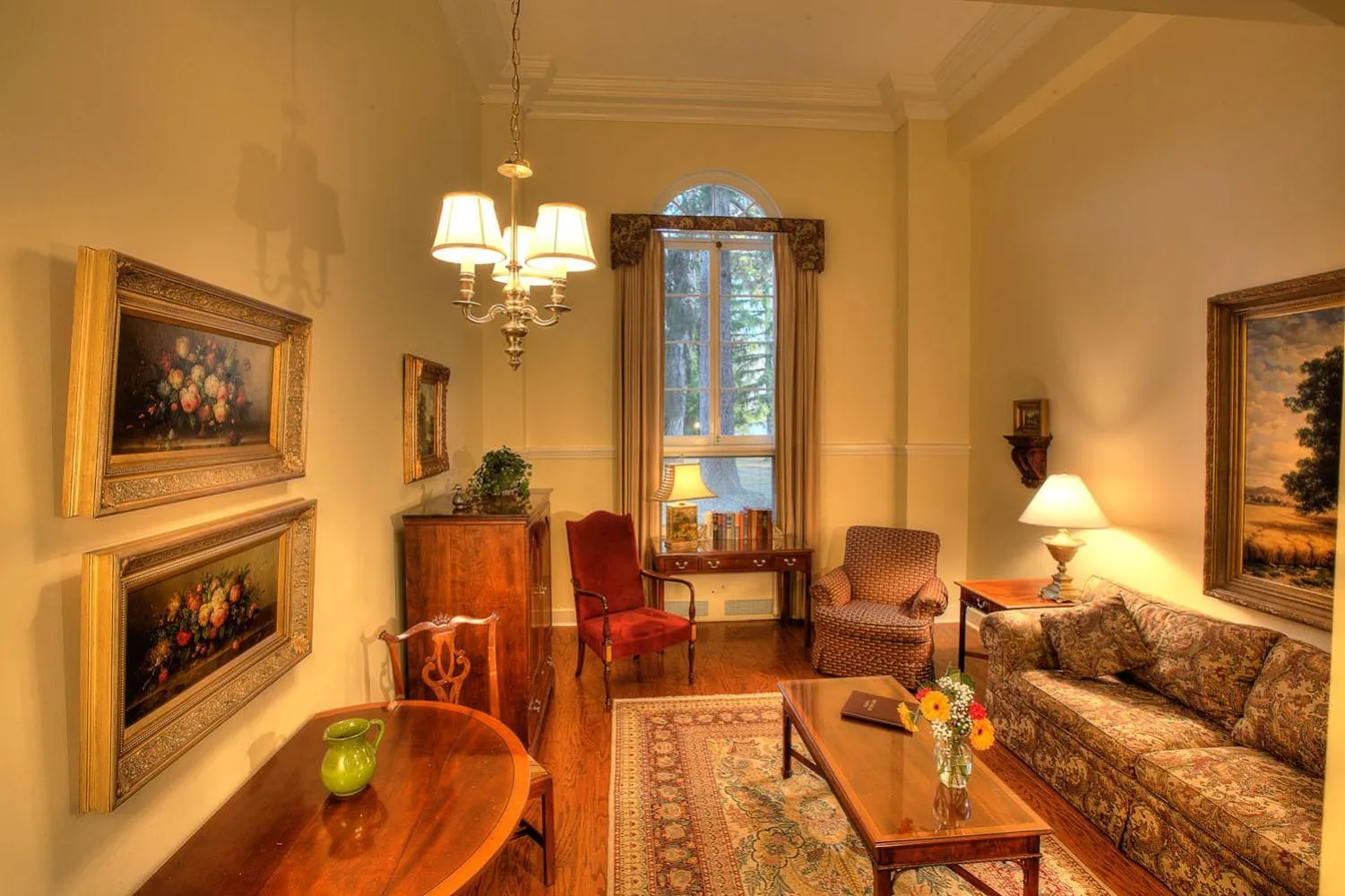 Deluxe One-Bedroom Suite in Geneva On The Lake Boutique Resort Hotel