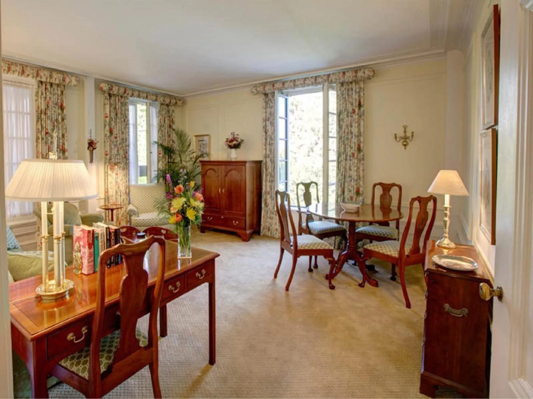 Executive Queen Suite in Geneva On The Lake Boutique Resort Hotel