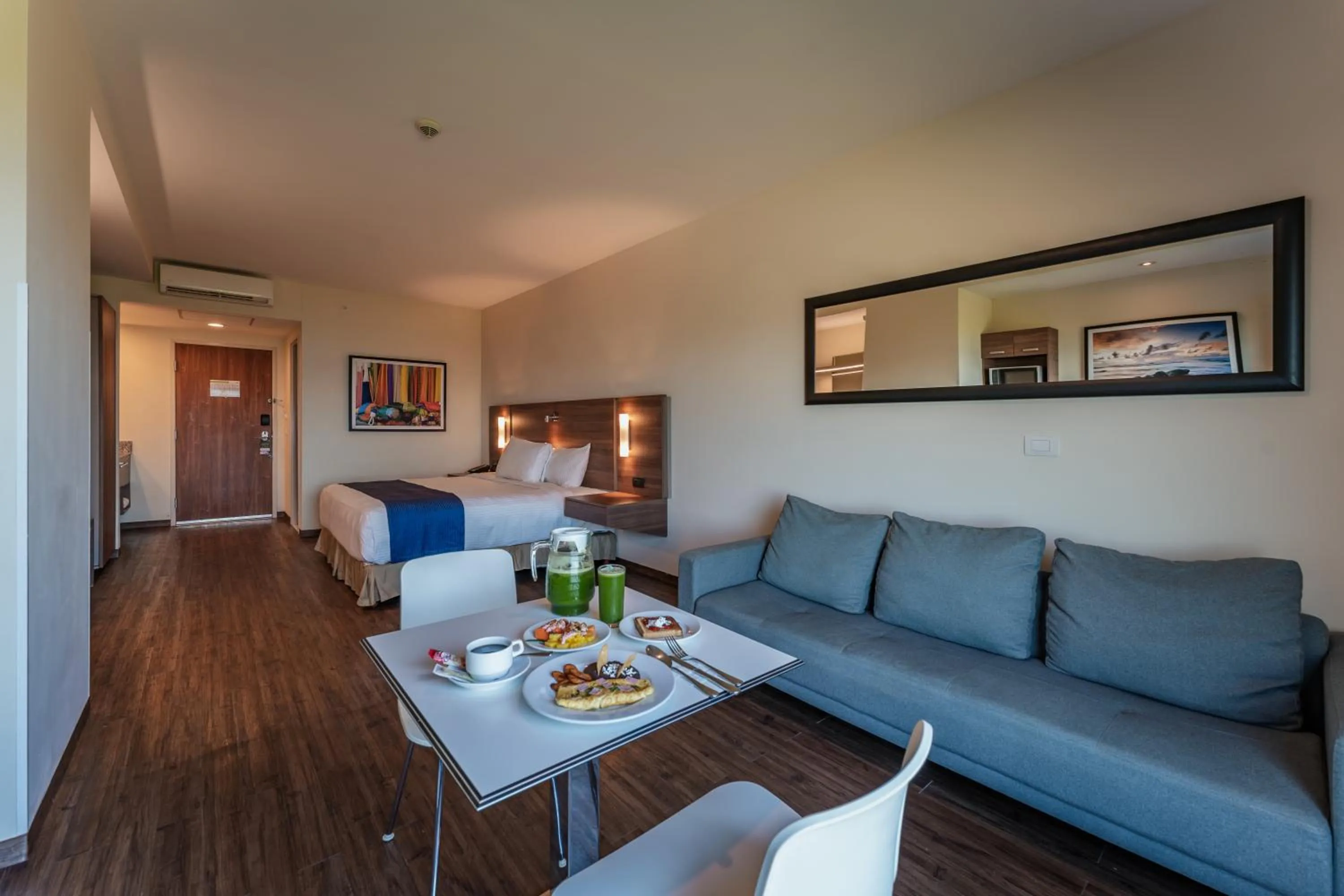 Junior Suite King Bed in La Venta Inn Ciudad del Carmen