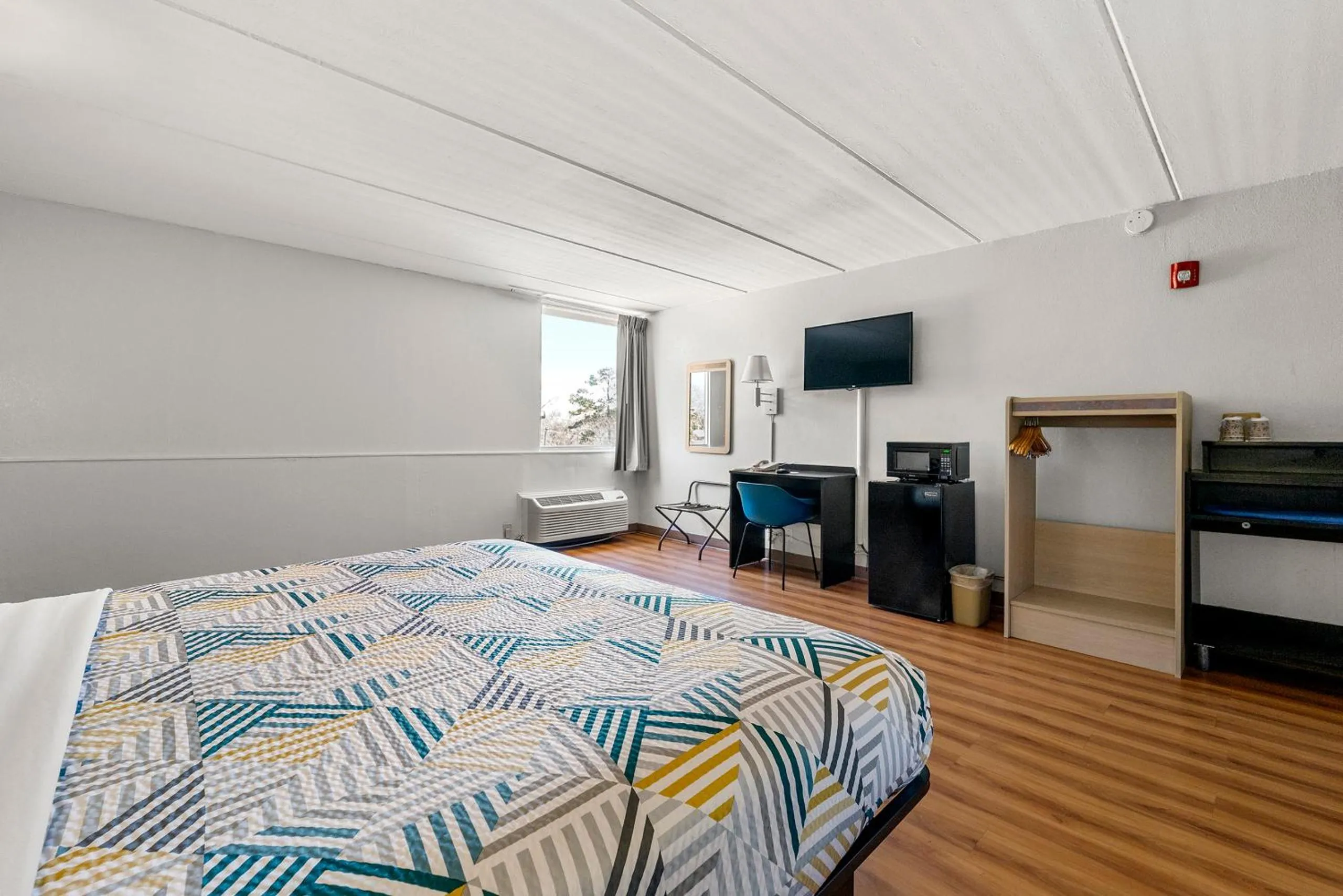 Queen Room with Two Queen Beds - Disability Access - Non-Smoking in Motel 6-Decatur, GA