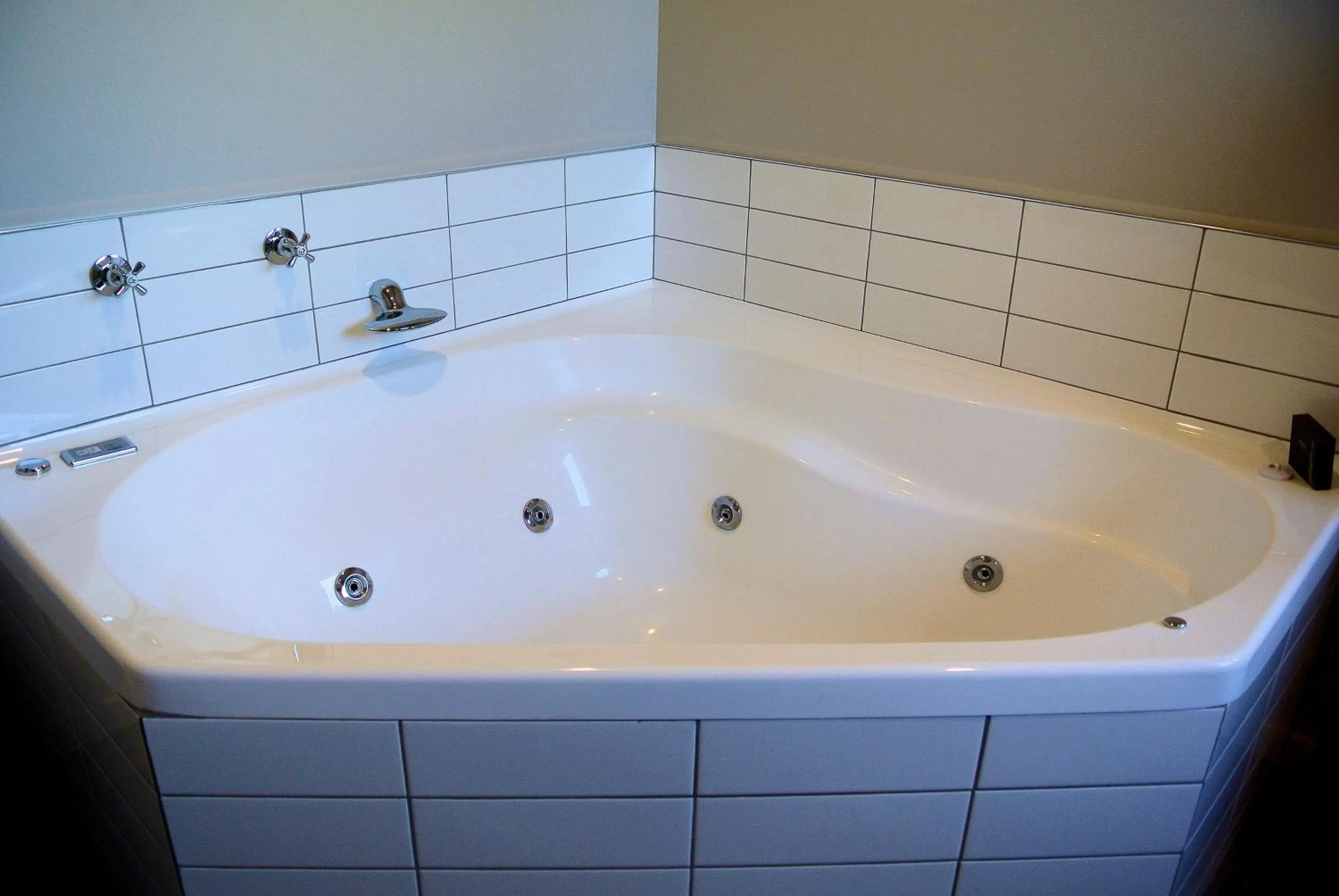 One-Bedroom Apartment with Spa Bath in Oxford Village Motels