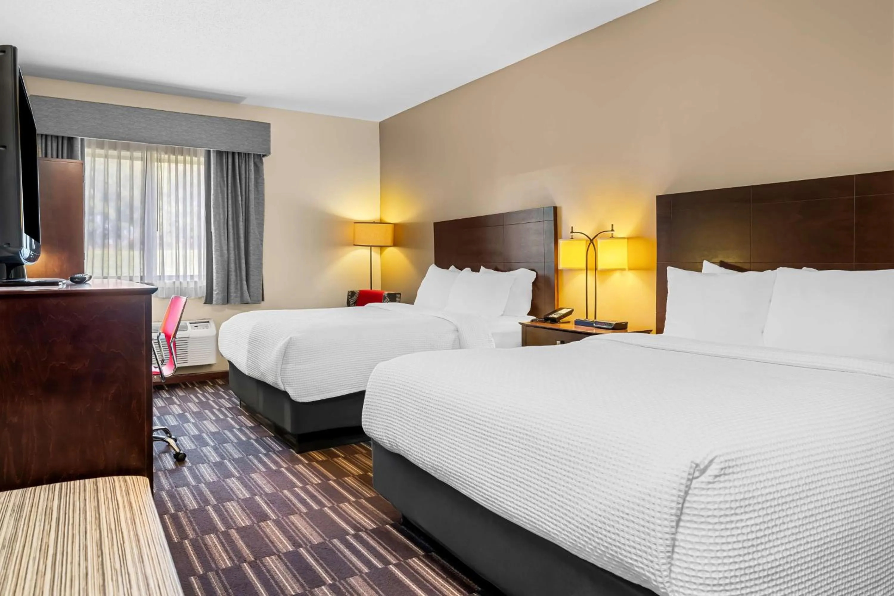 Queen Room with Two Queen Beds and Bath Tub - Disability Access in Best Western University Inn