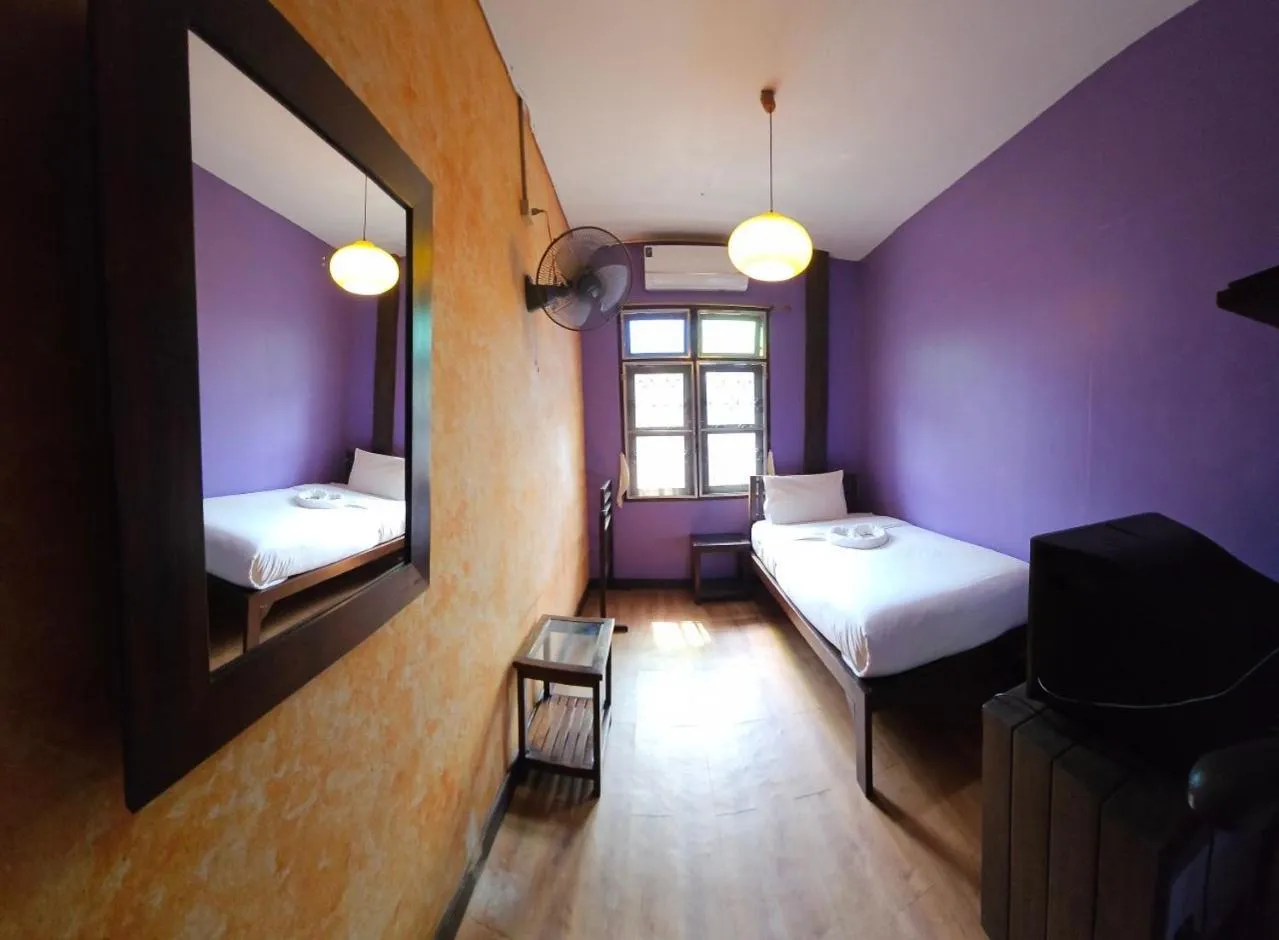 Small Double Room - single occupancy in Mi Casa Thaphae Chiang Mai