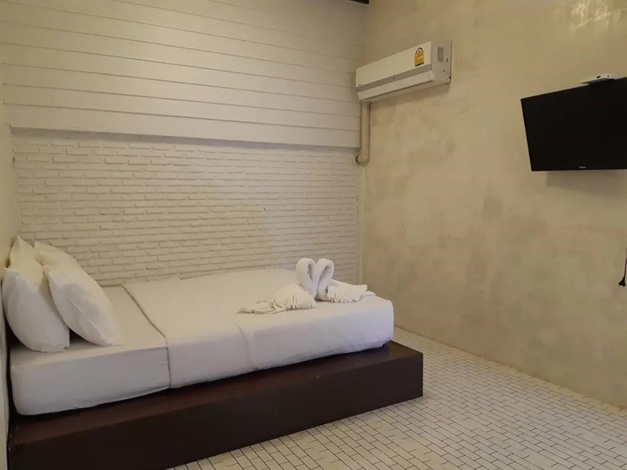 Double Room with Garden View in BaanChompooAmphawa