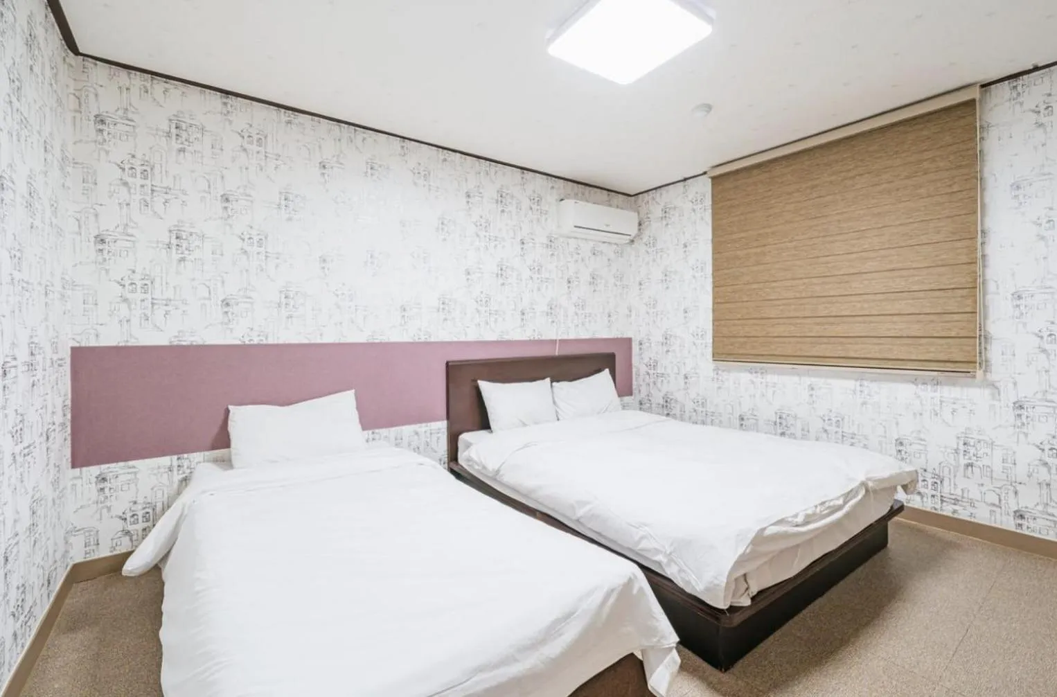 Deluxe Twin Room in Manhattan Hotel