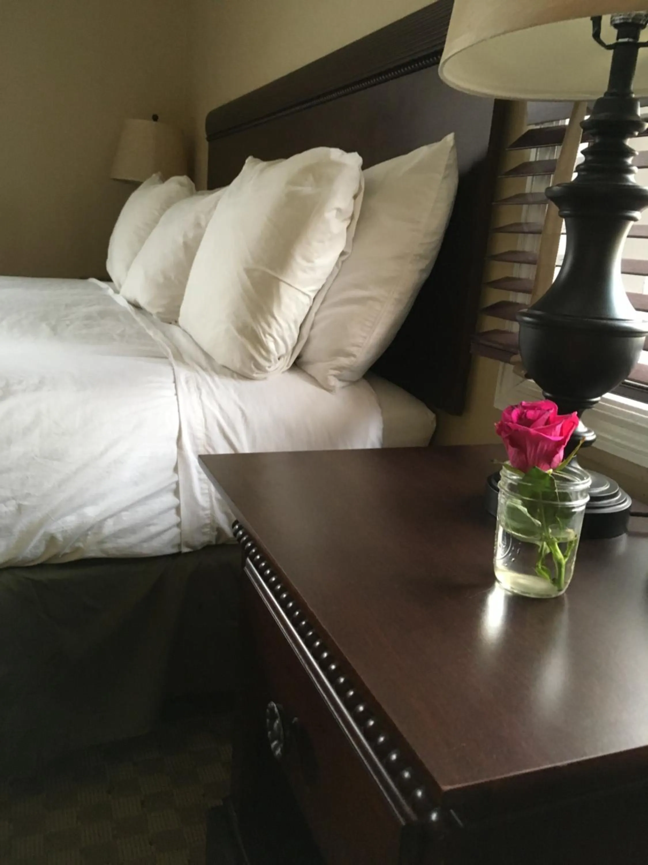 Queen Room in Colts Neck Inn Hotel