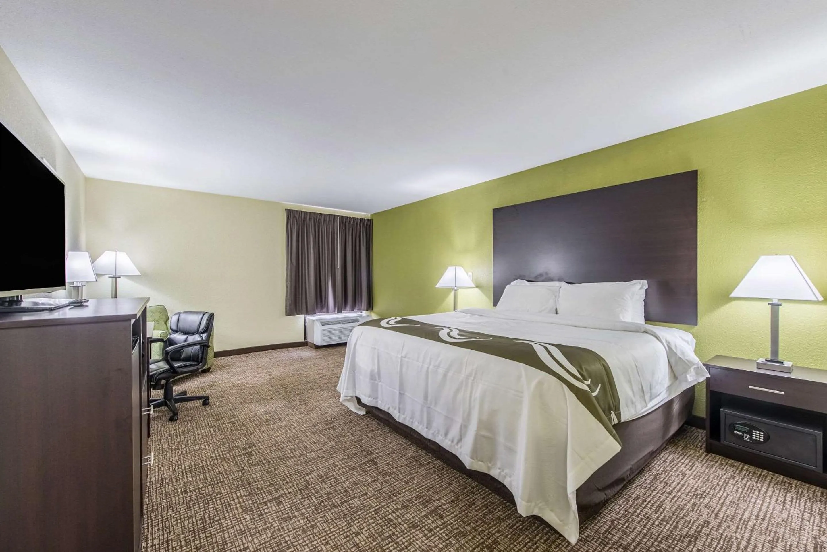 King Room - Accessible/Non-Smoking in Quality Inn & Suites University Area