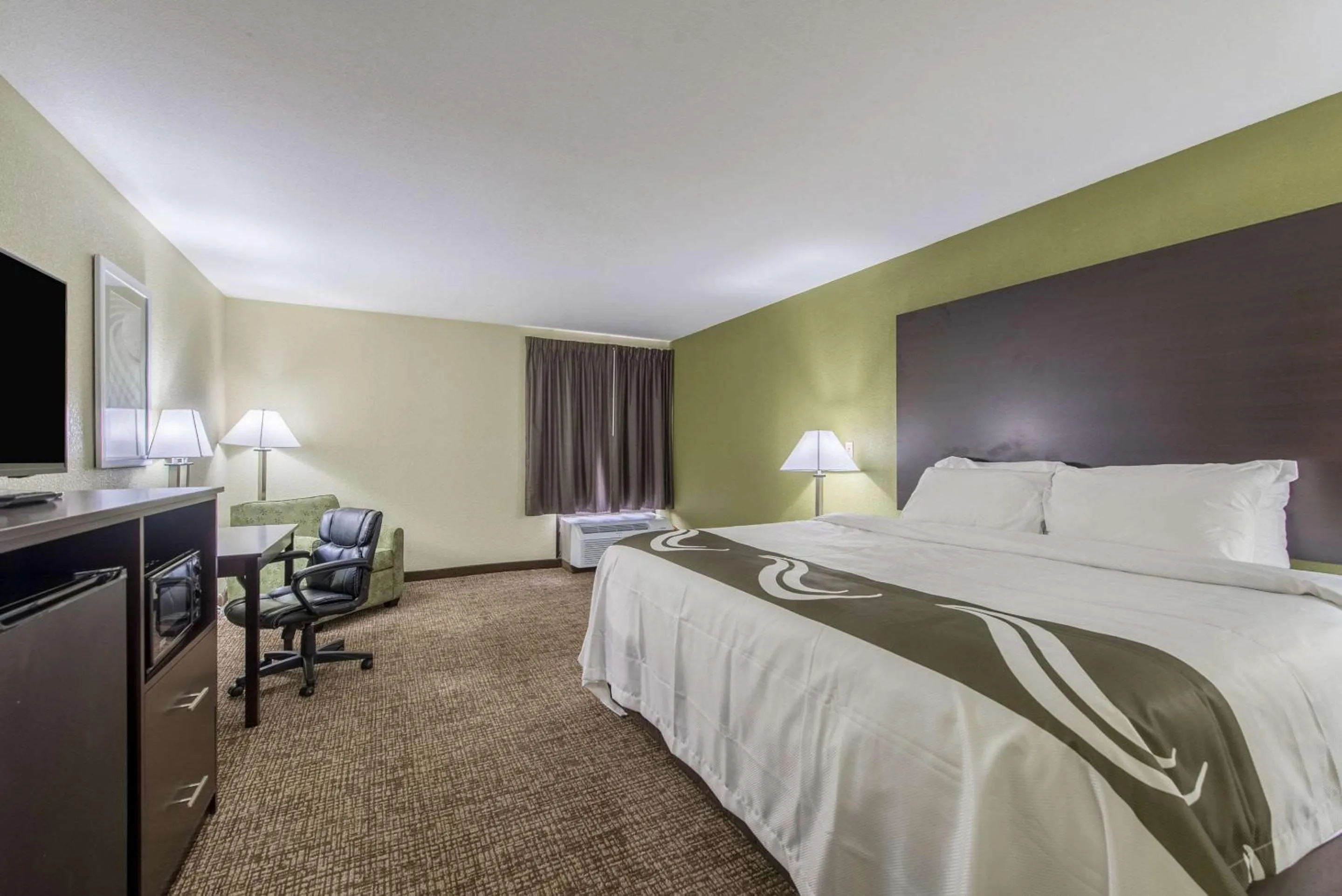 Superior Presidential King Suite - Non Smoking in Quality Inn & Suites University Area
