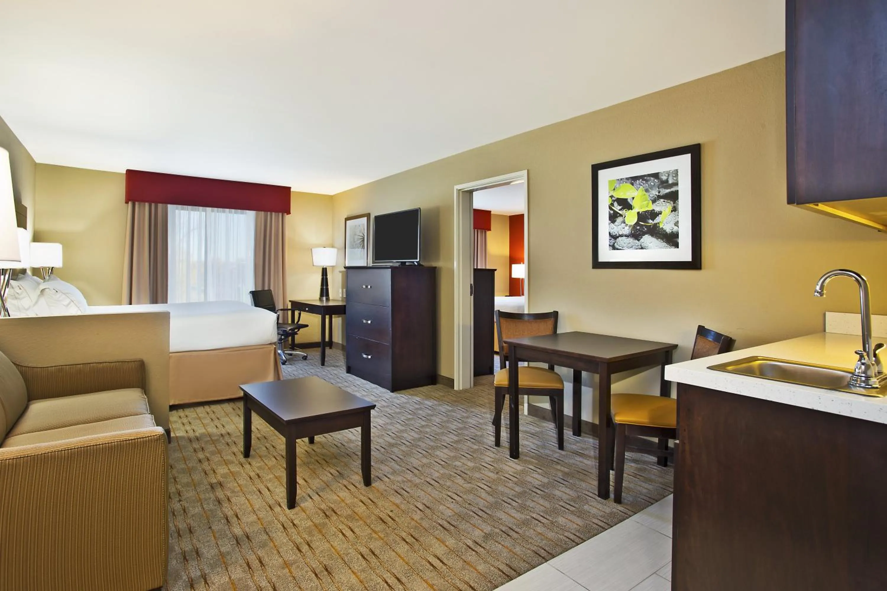 Two-Bedroom Suite in Holiday Inn Express & Suites Springfield by IHG
