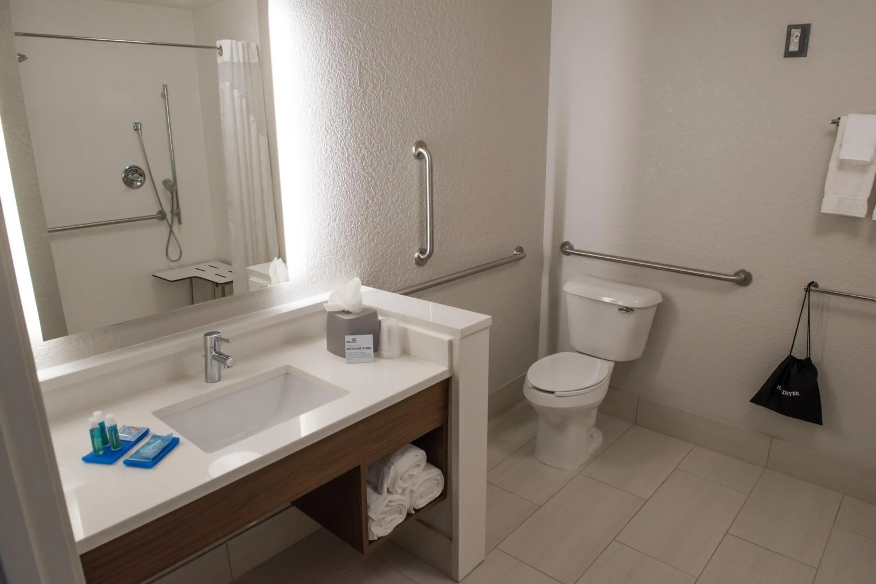 King Suite - Mobility Access Tub/Non-Smoking in Holiday Inn Express & Suites Springfield by IHG