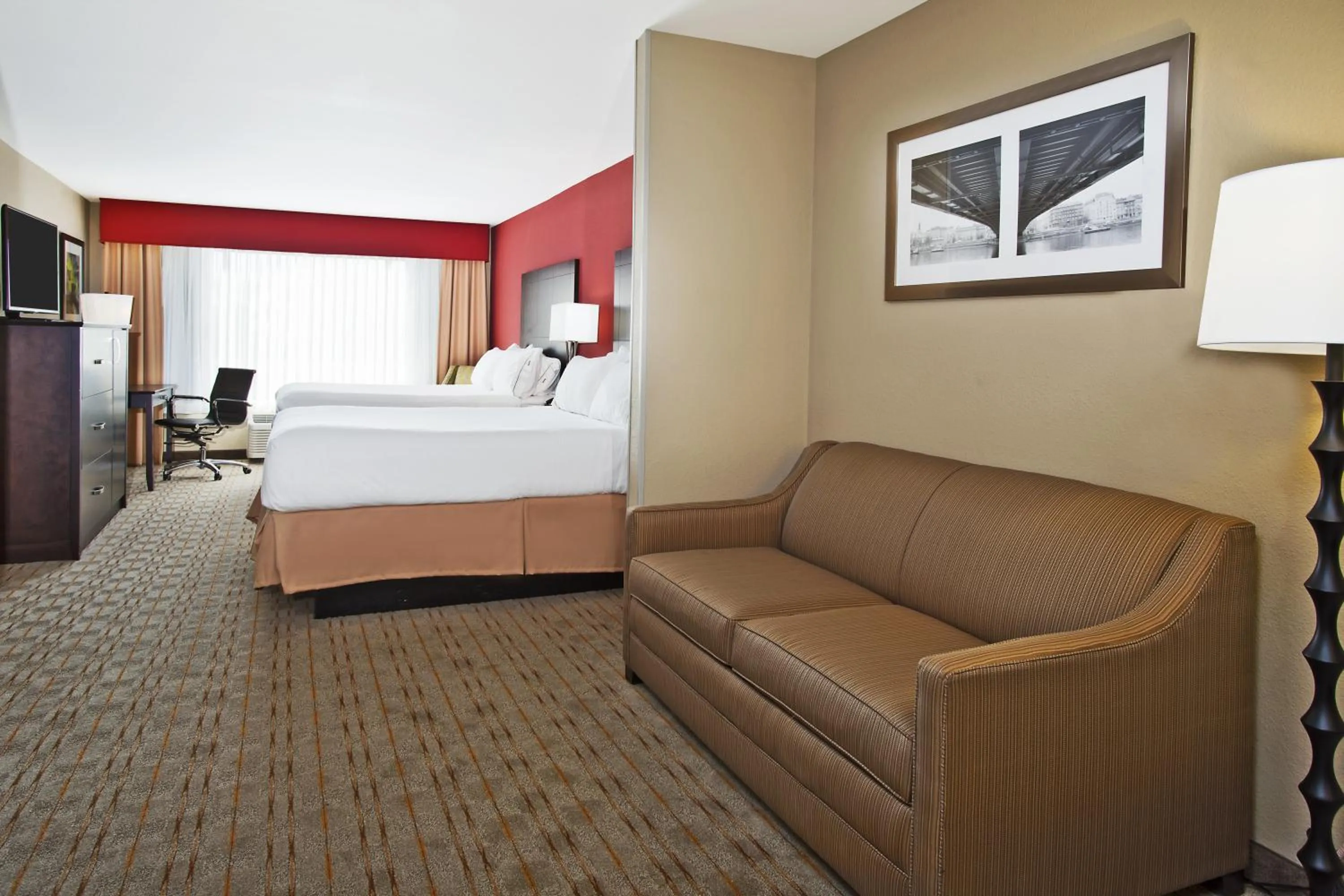 Queen Studio - Disability Access in Holiday Inn Express & Suites Springfield by IHG