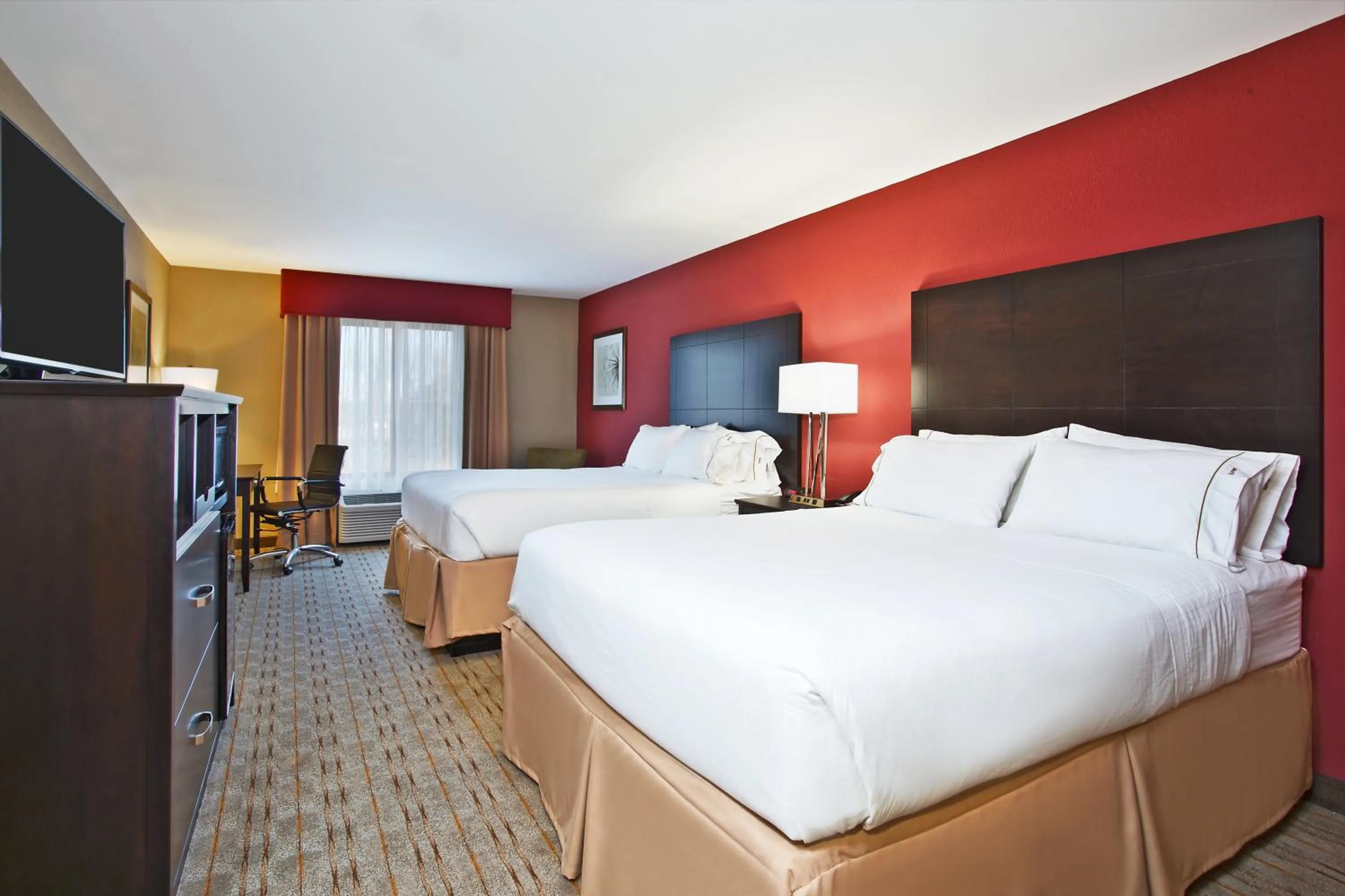 Standard Queen Room with Two Queen Beds in Holiday Inn Express & Suites Springfield by IHG