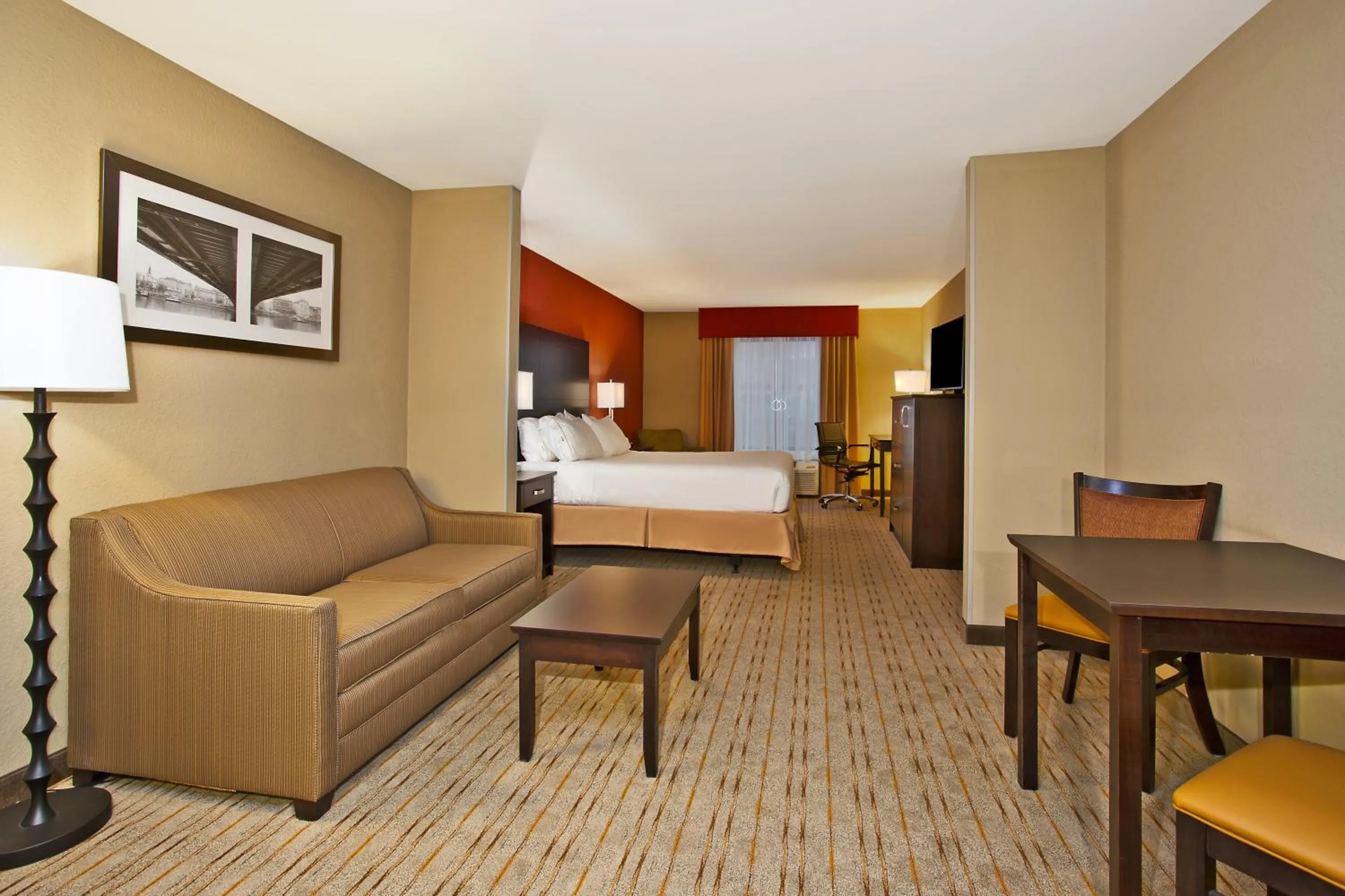 Deluxe Suite - Hearing Accessible - Non-Smoking in Holiday Inn Express & Suites Springfield by IHG