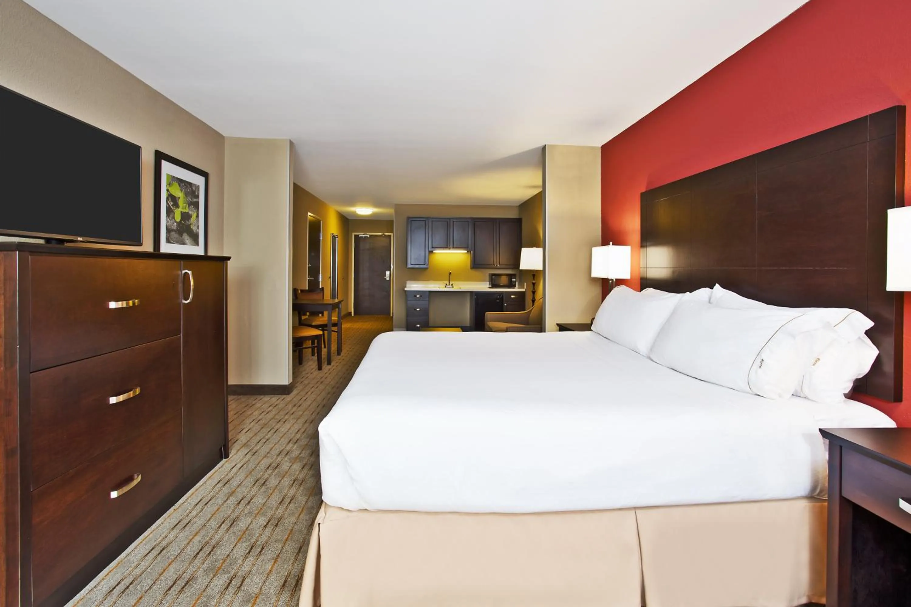 King Suite with Sofa Bed - Non-Smoking in Holiday Inn Express & Suites Springfield by IHG